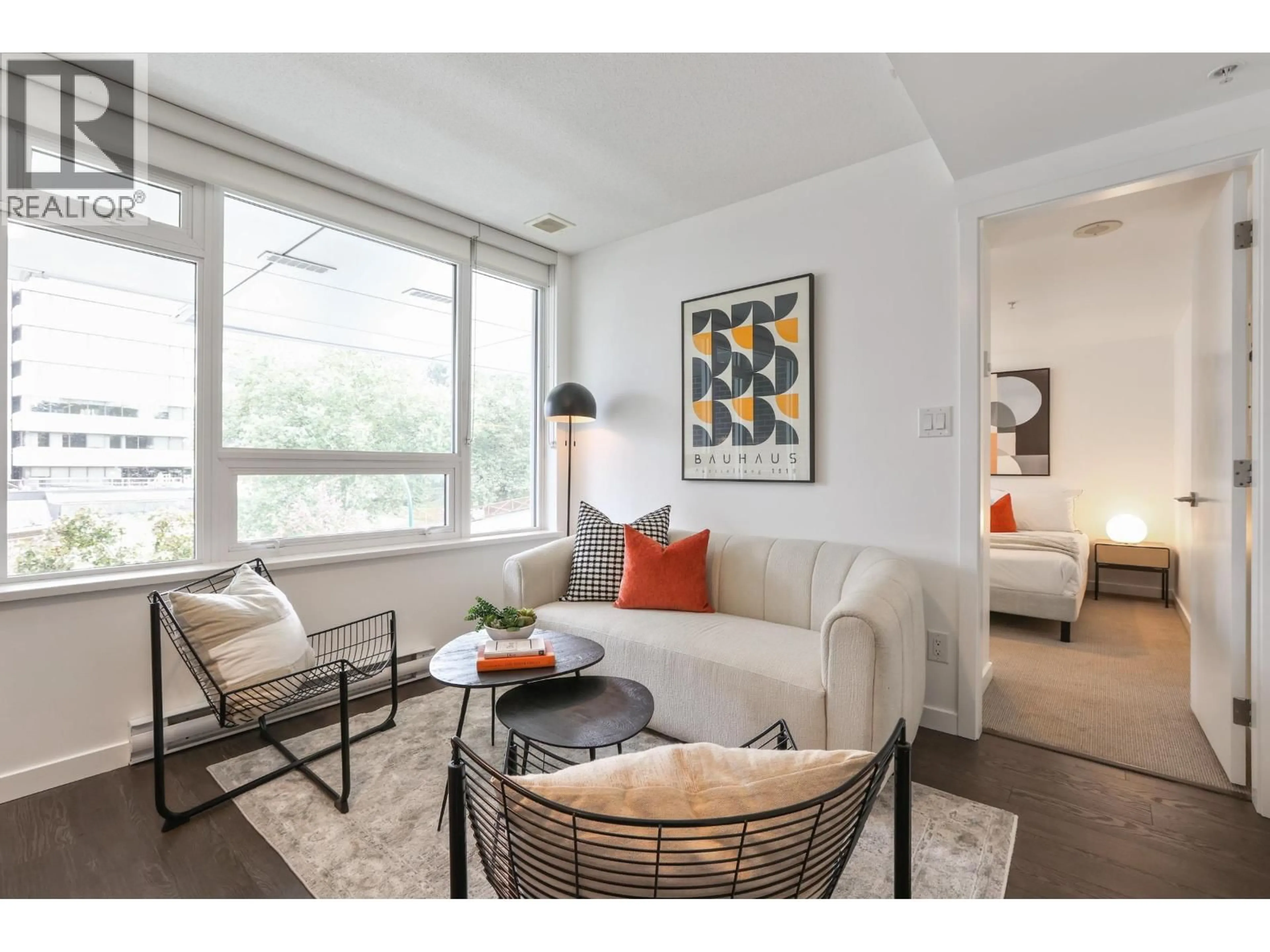Living room with furniture, unknown for 516 - 5665 BOUNDARY ROAD, Vancouver British Columbia V5R0E4