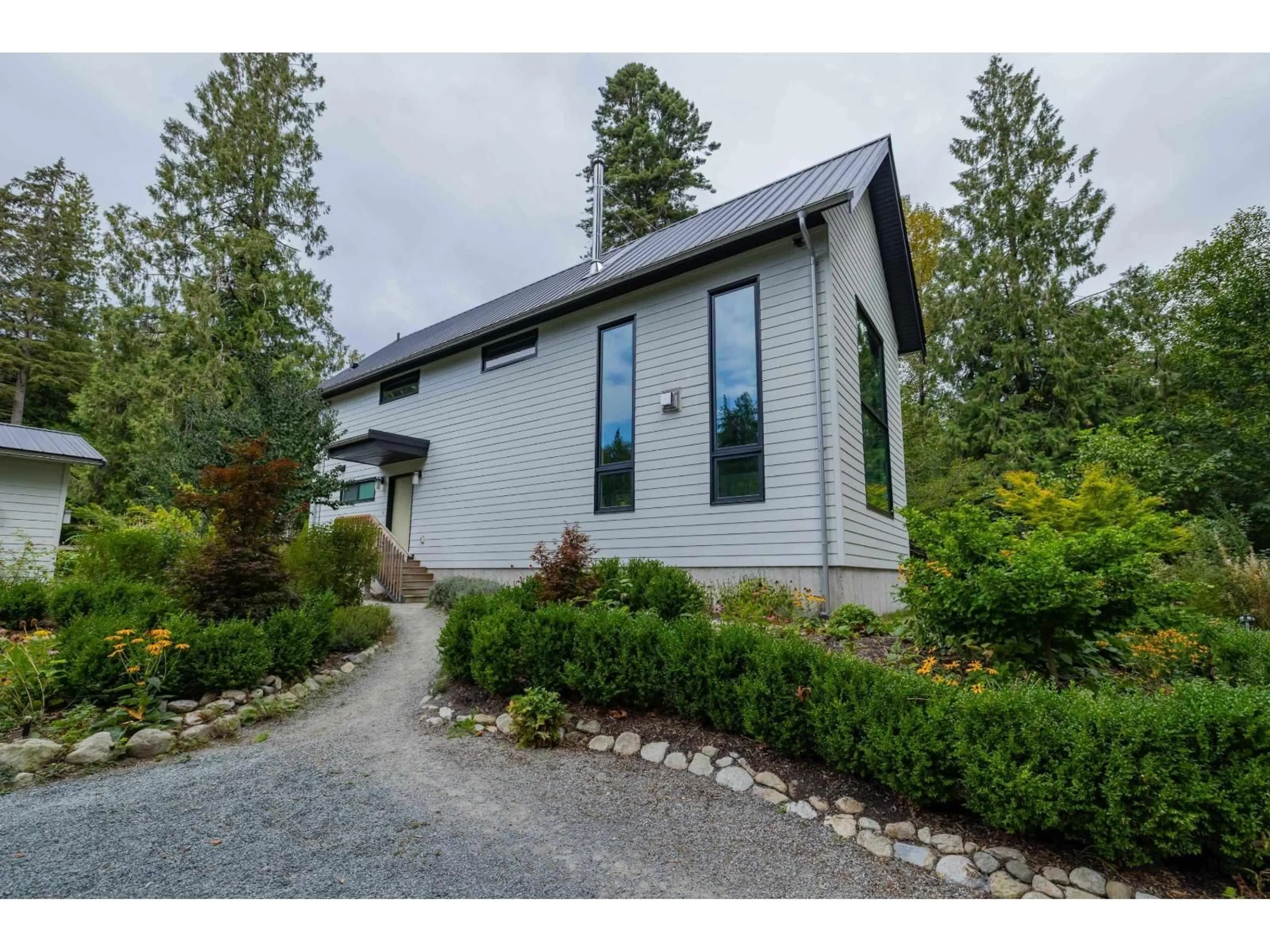 Home with vinyl exterior material, street for 43685 LOUGHEED, Mission British Columbia V0M1G0