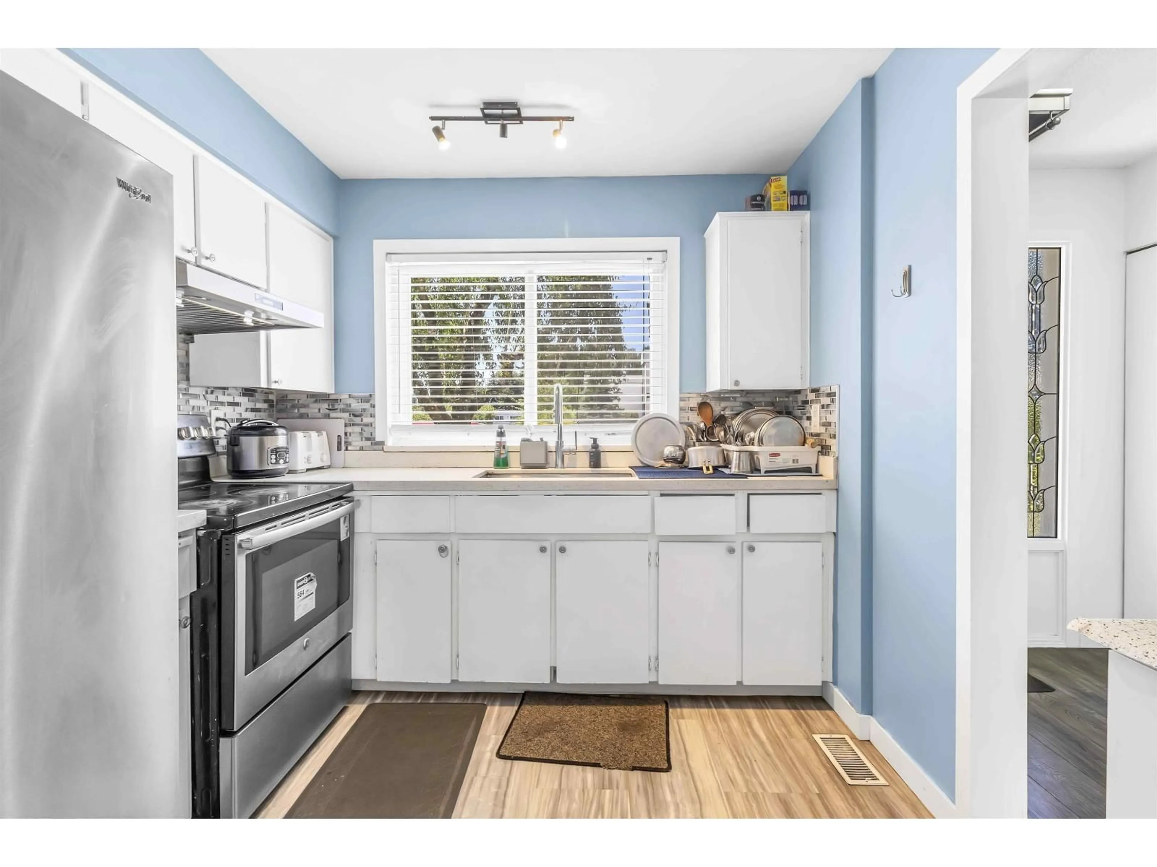 Standard kitchen, unknown for 106 - 11901 89A, Delta British Columbia V4C3G8