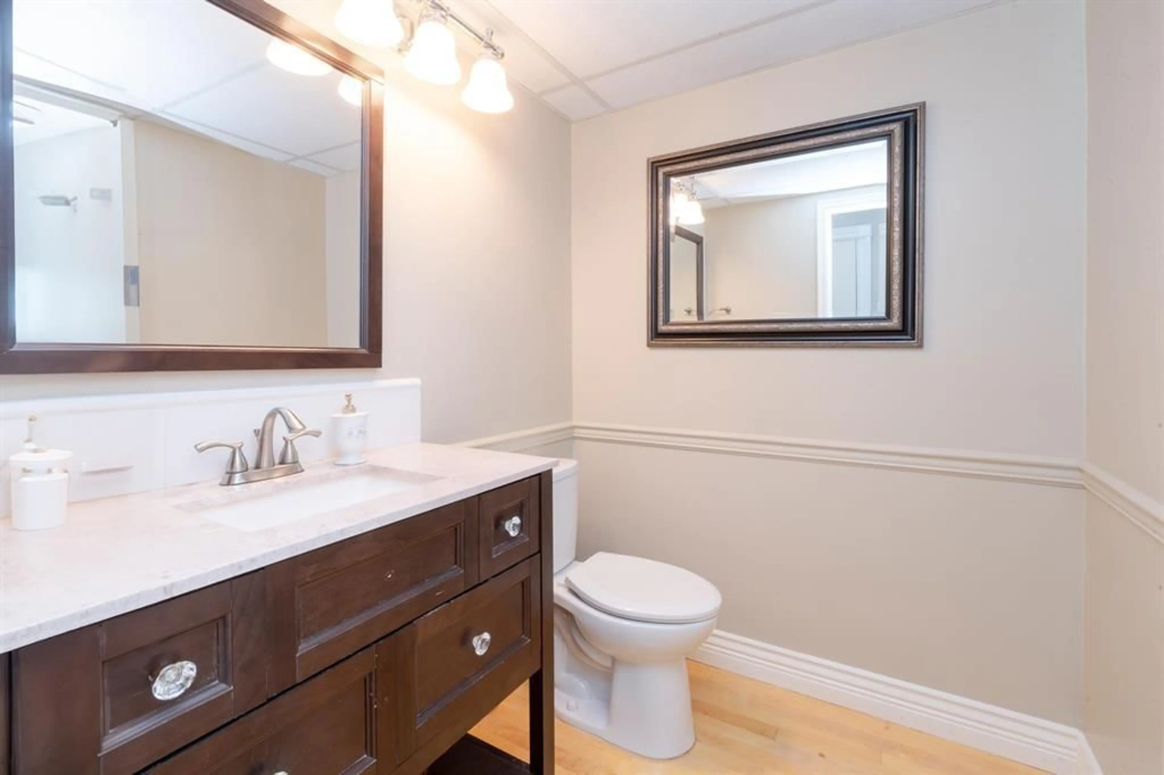 Standard bathroom, unknown for 17352 26A, White Rock British Columbia V3Z0E6