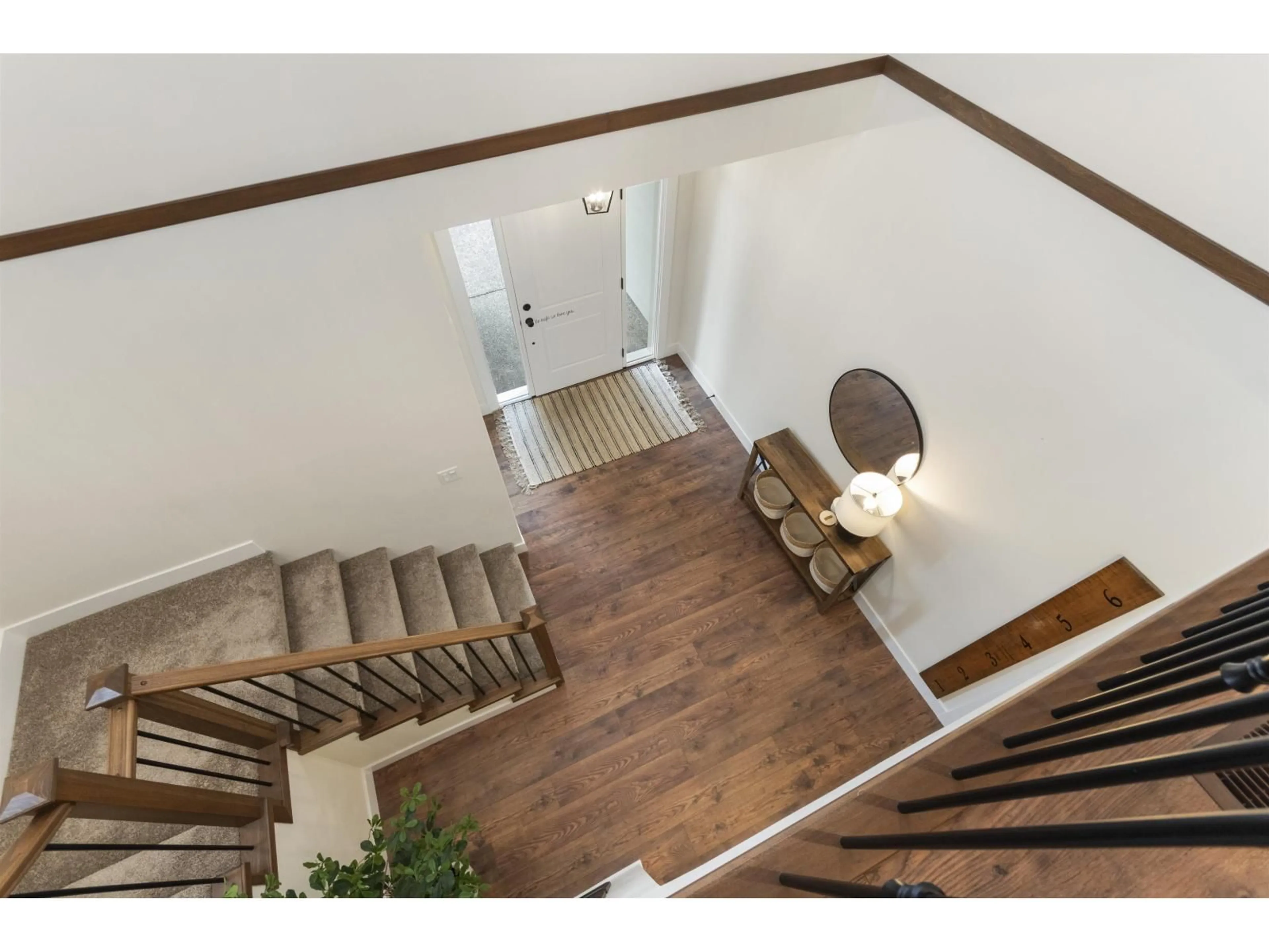 Indoor foyer for 51092 ZANDER PLACE, Chilliwack British Columbia V4Z0C1