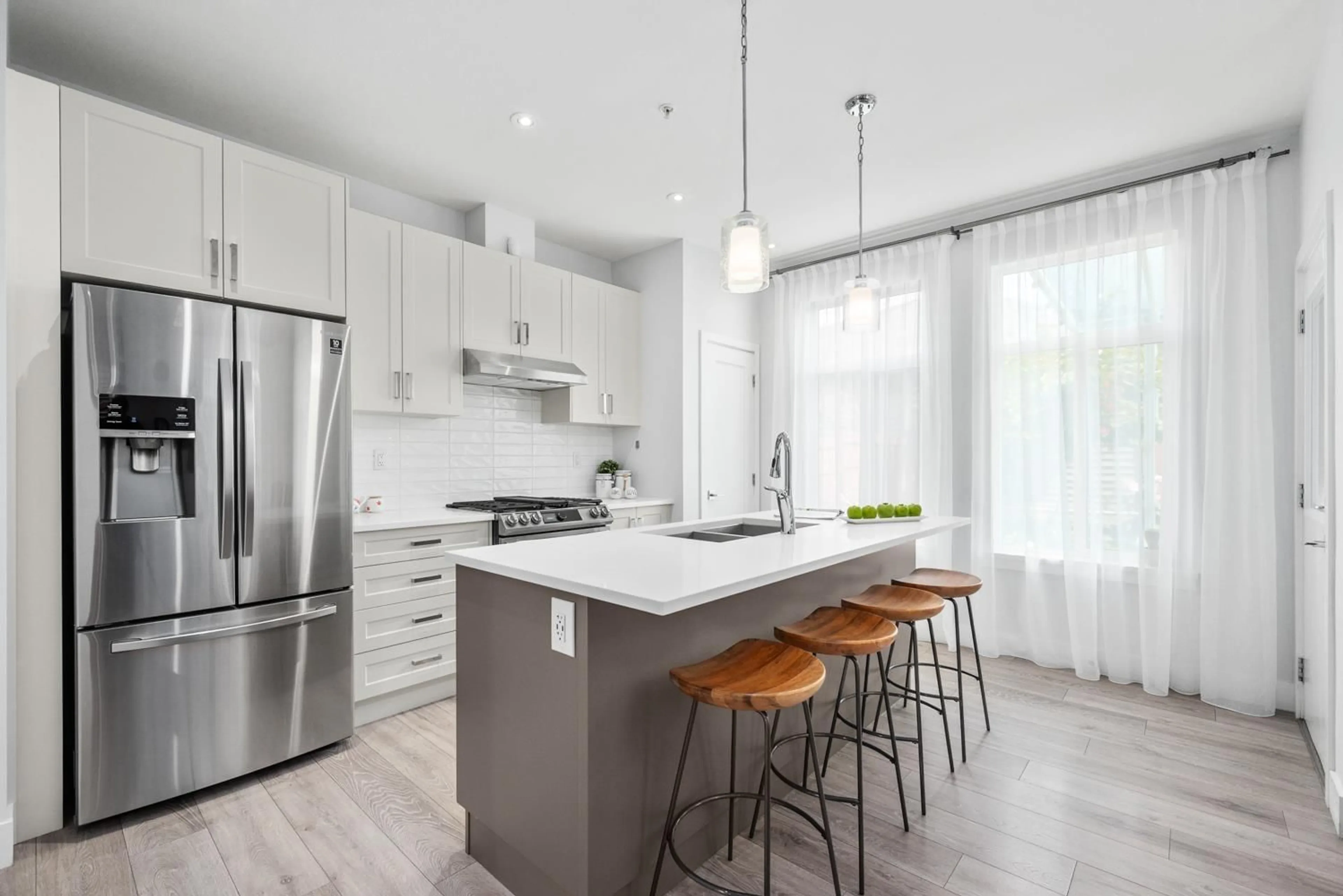 Open concept kitchen, unknown for 7764 204, Langley British Columbia V2Y4K3