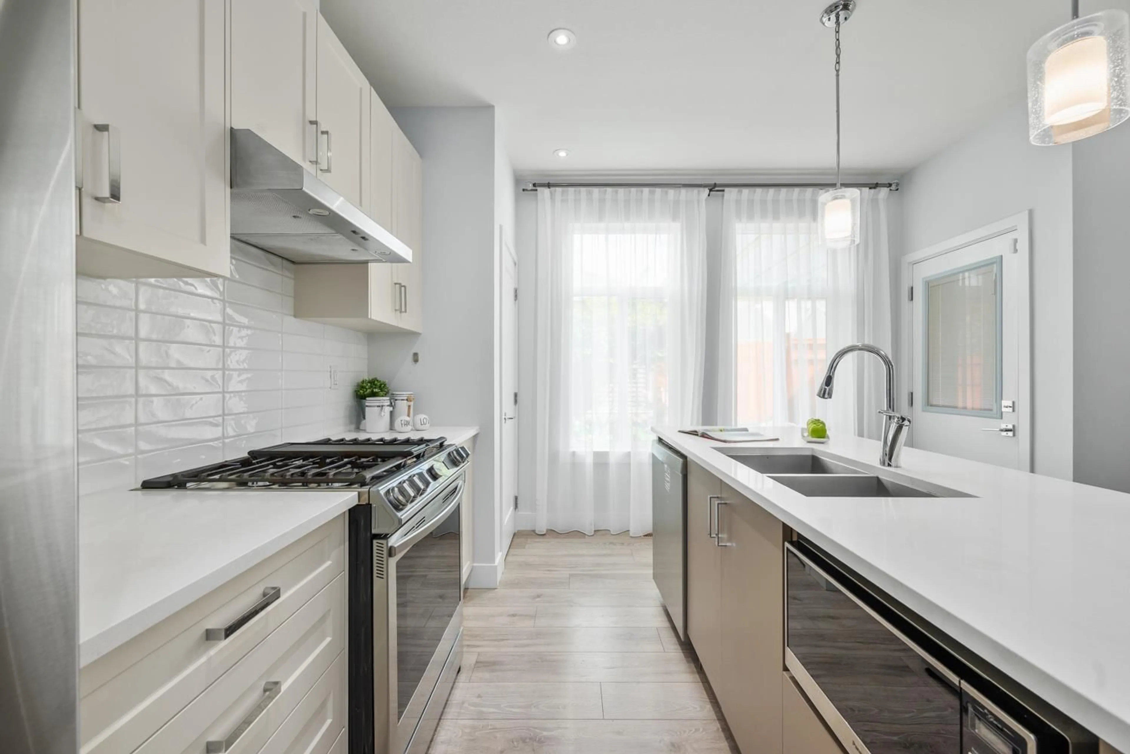 Open concept kitchen, ceramic/tile floor for 7764 204, Langley British Columbia V2Y4K3