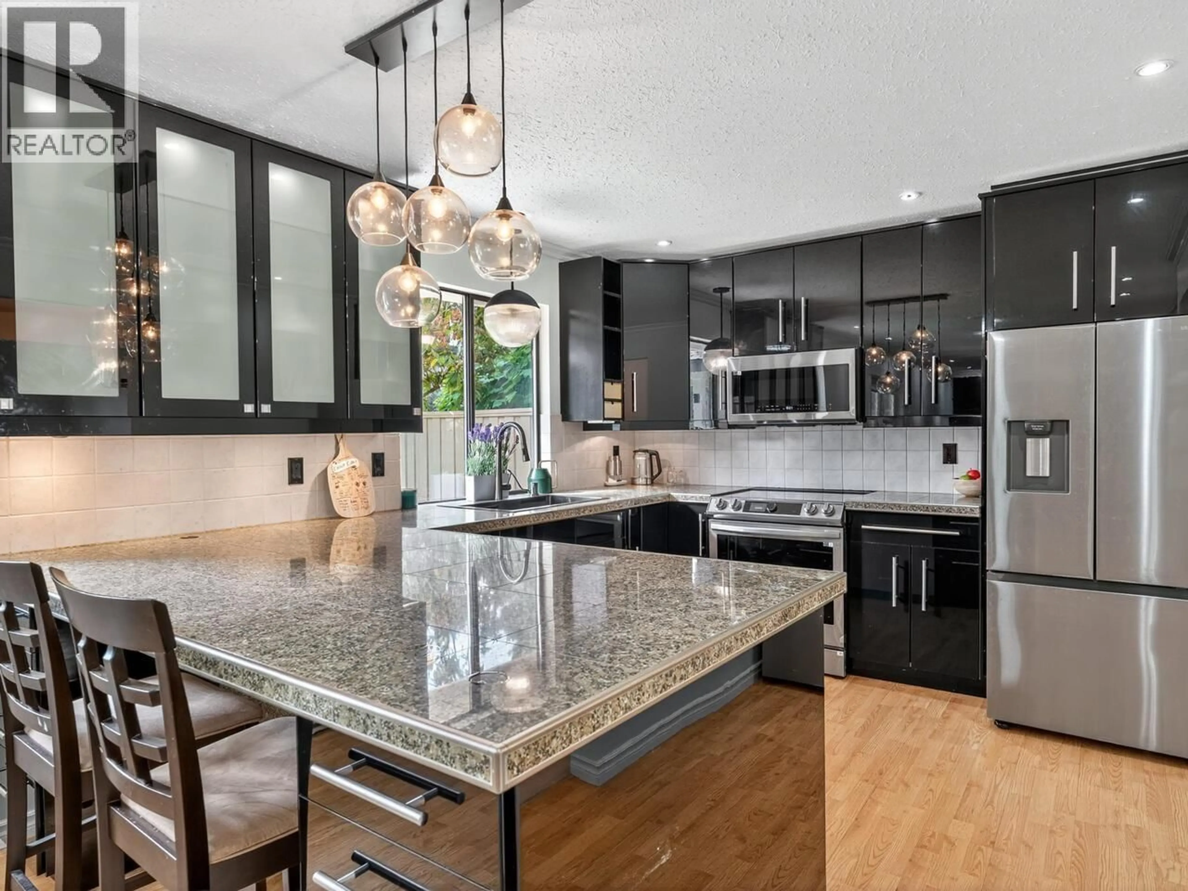 Contemporary kitchen, unknown for 1131 LOMBARDY DRIVE, Port Coquitlam British Columbia V3B5Z1