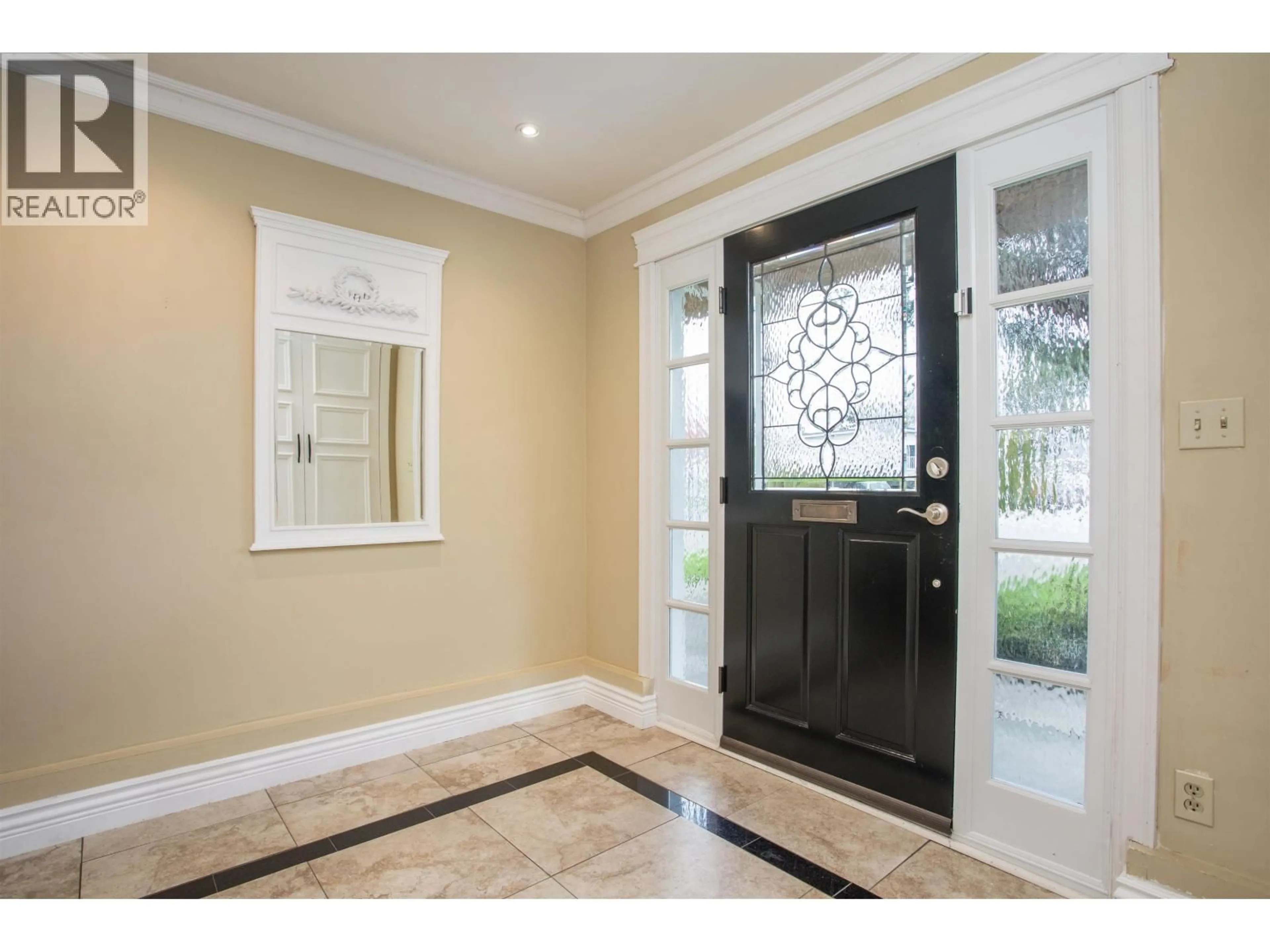 Indoor entryway for 10811 SEAHURST PLACE, Richmond British Columbia V7A3Z7