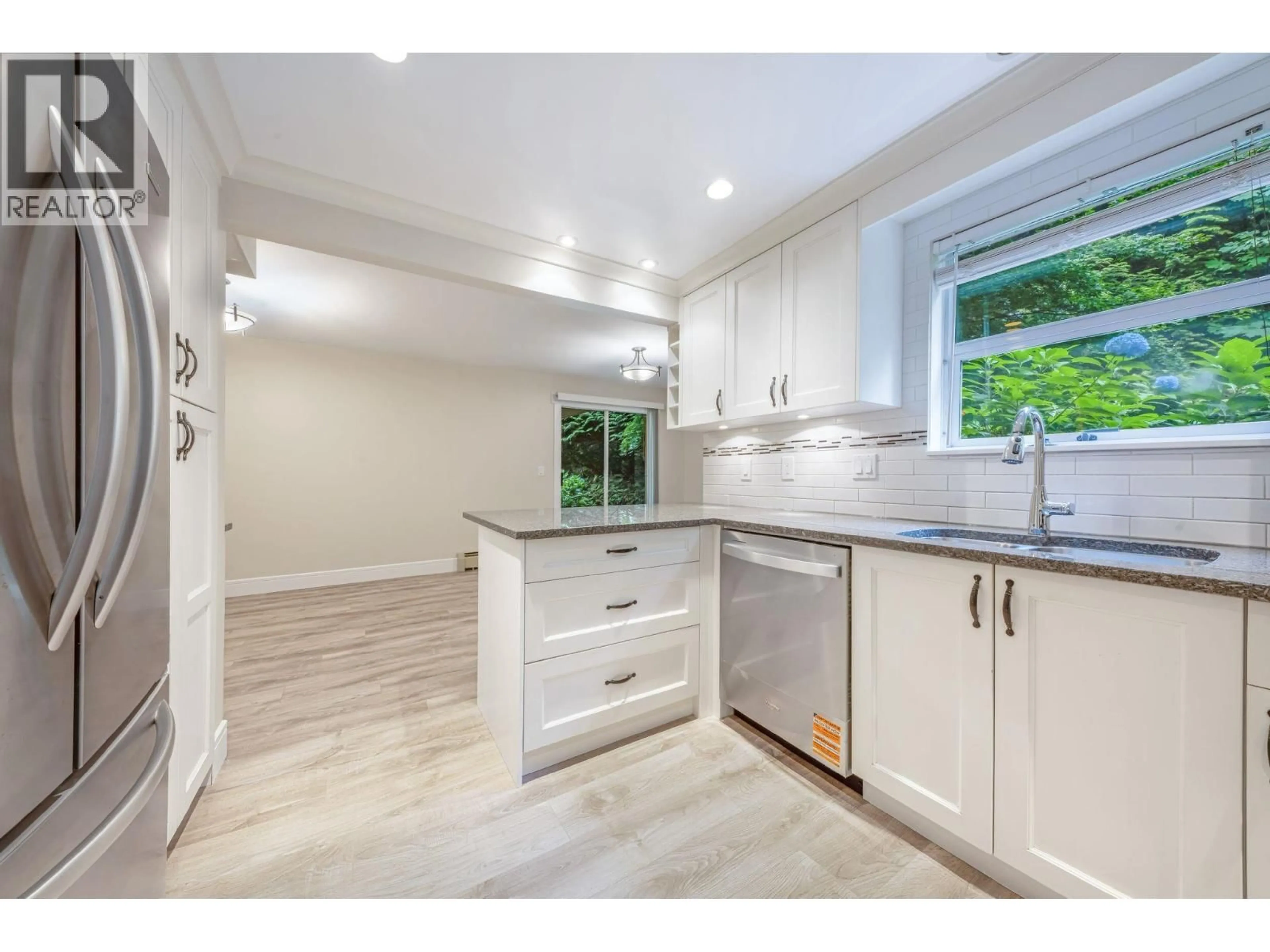 Open concept kitchen, unknown for 37 - 9000 ASH GROVE CRESCENT, Burnaby British Columbia V5A4M3