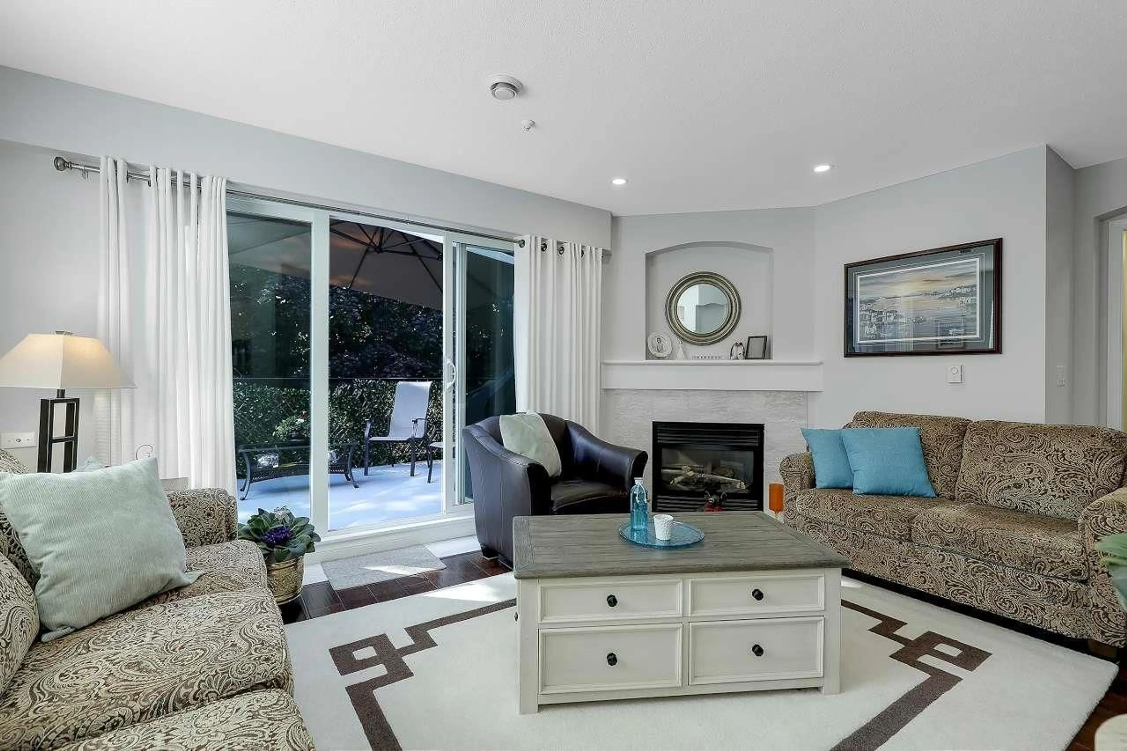 Living room with furniture, ceramic/tile floor for 211 - 20976 56, Langley British Columbia V3A7Z2