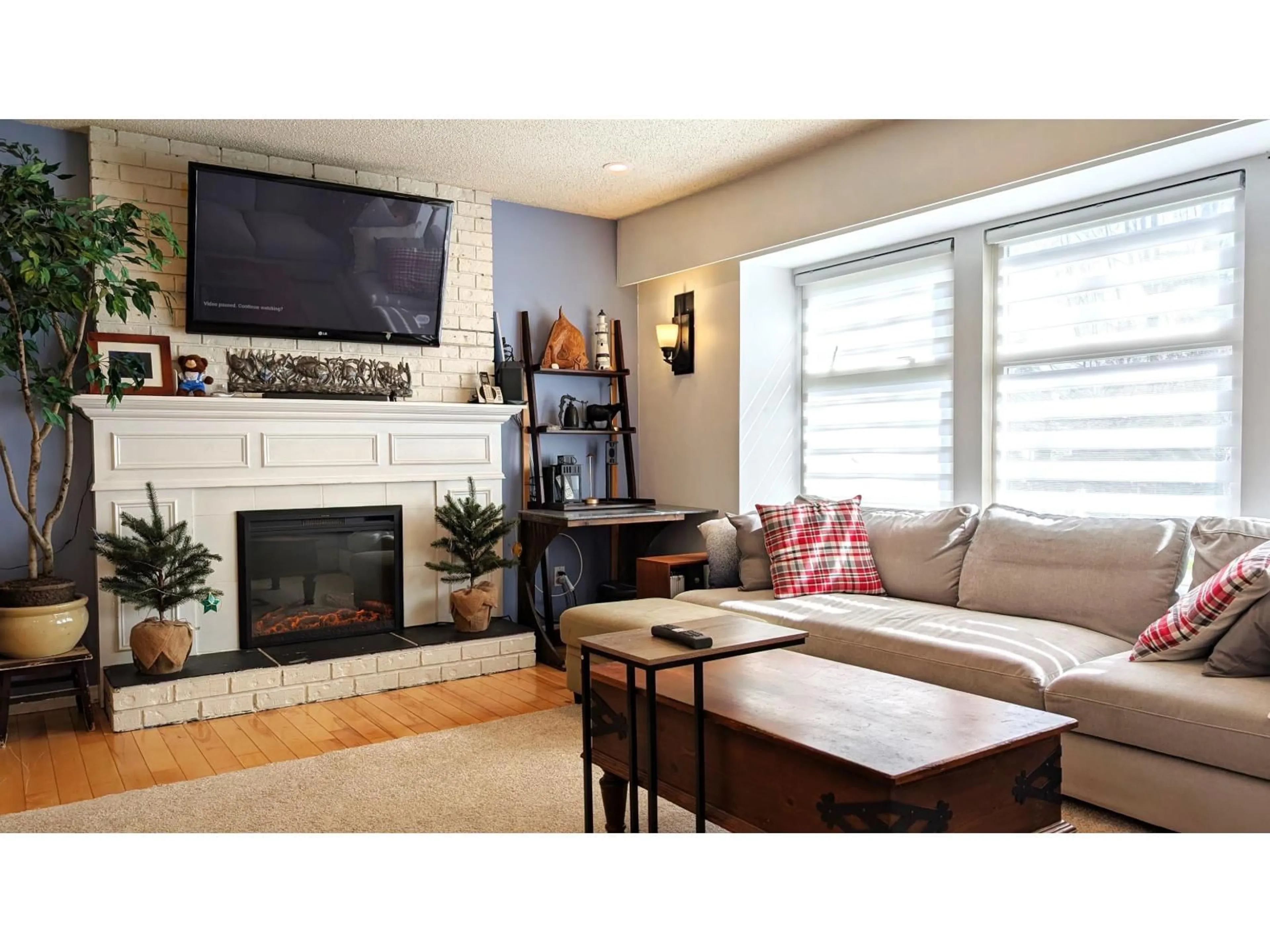 Living room with furniture, unknown for 14935 92A, Surrey British Columbia V3R7A3
