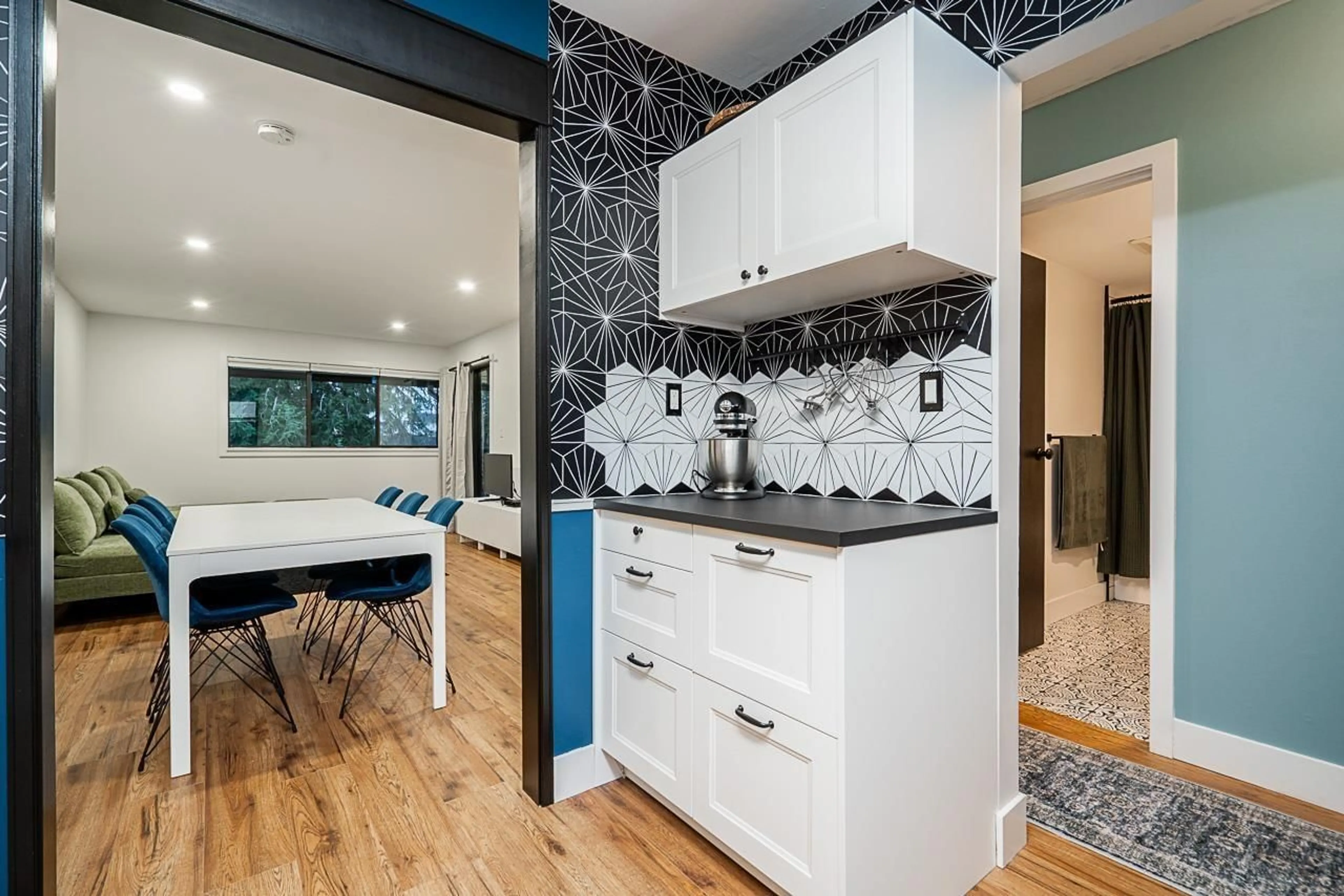 Contemporary kitchen, ceramic/tile floor for 301 - 1561 VIDAL, White Rock British Columbia V4B5A7
