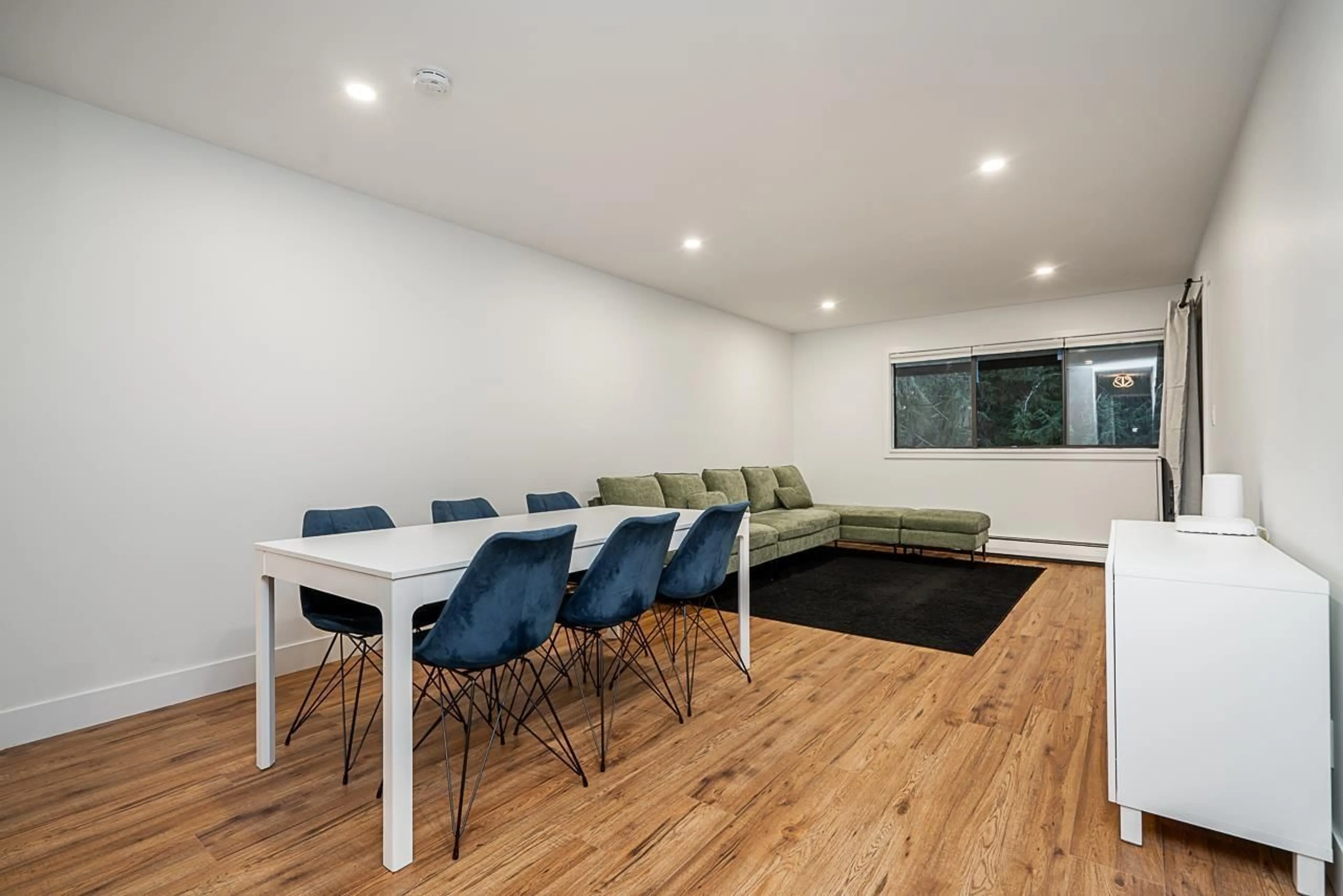 A pic of a room for 301 - 1561 VIDAL, White Rock British Columbia V4B5A7