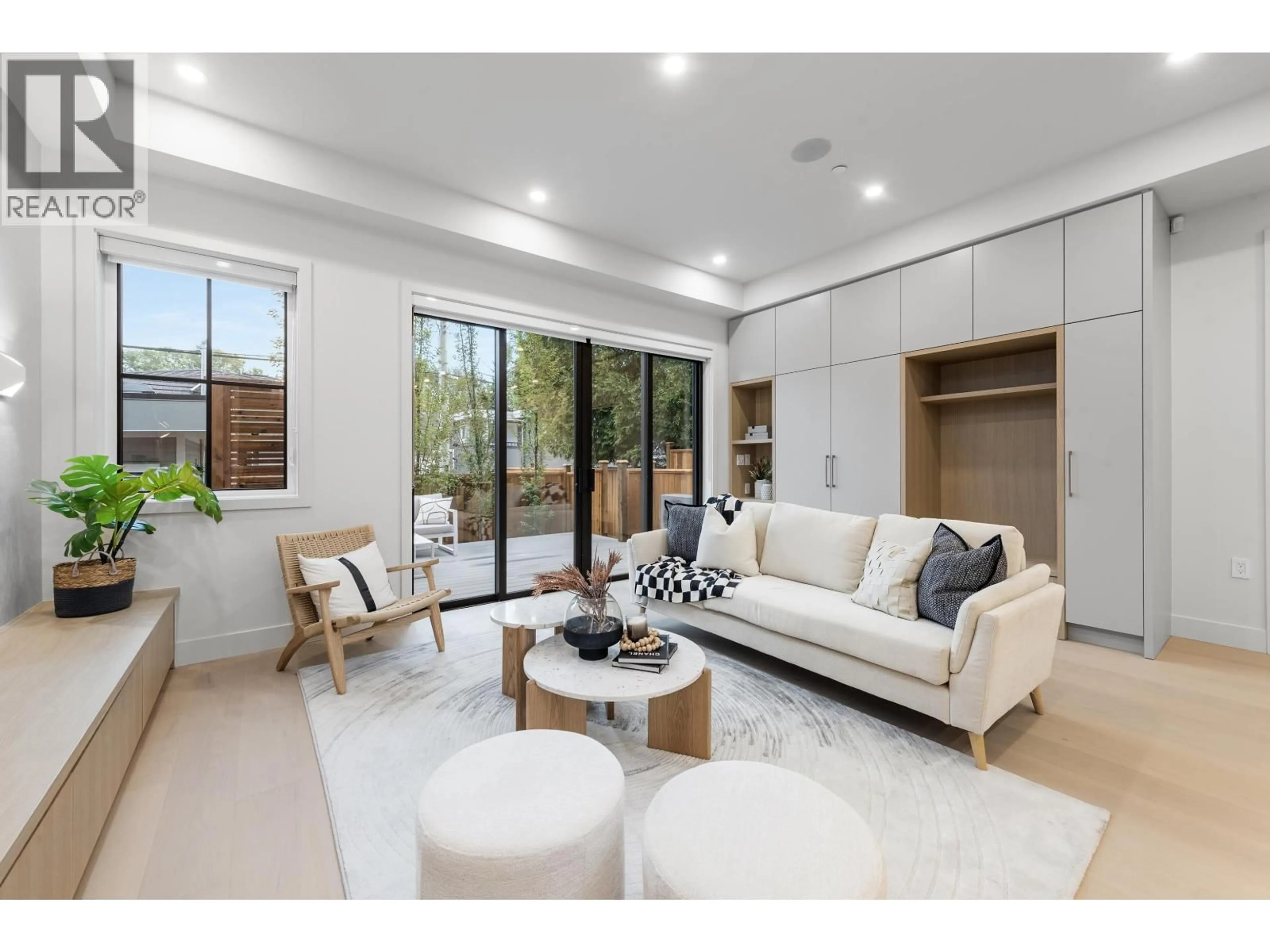 Living room with furniture, unknown for 2 - 2136 10TH AVENUE, Vancouver British Columbia V5N1Y1
