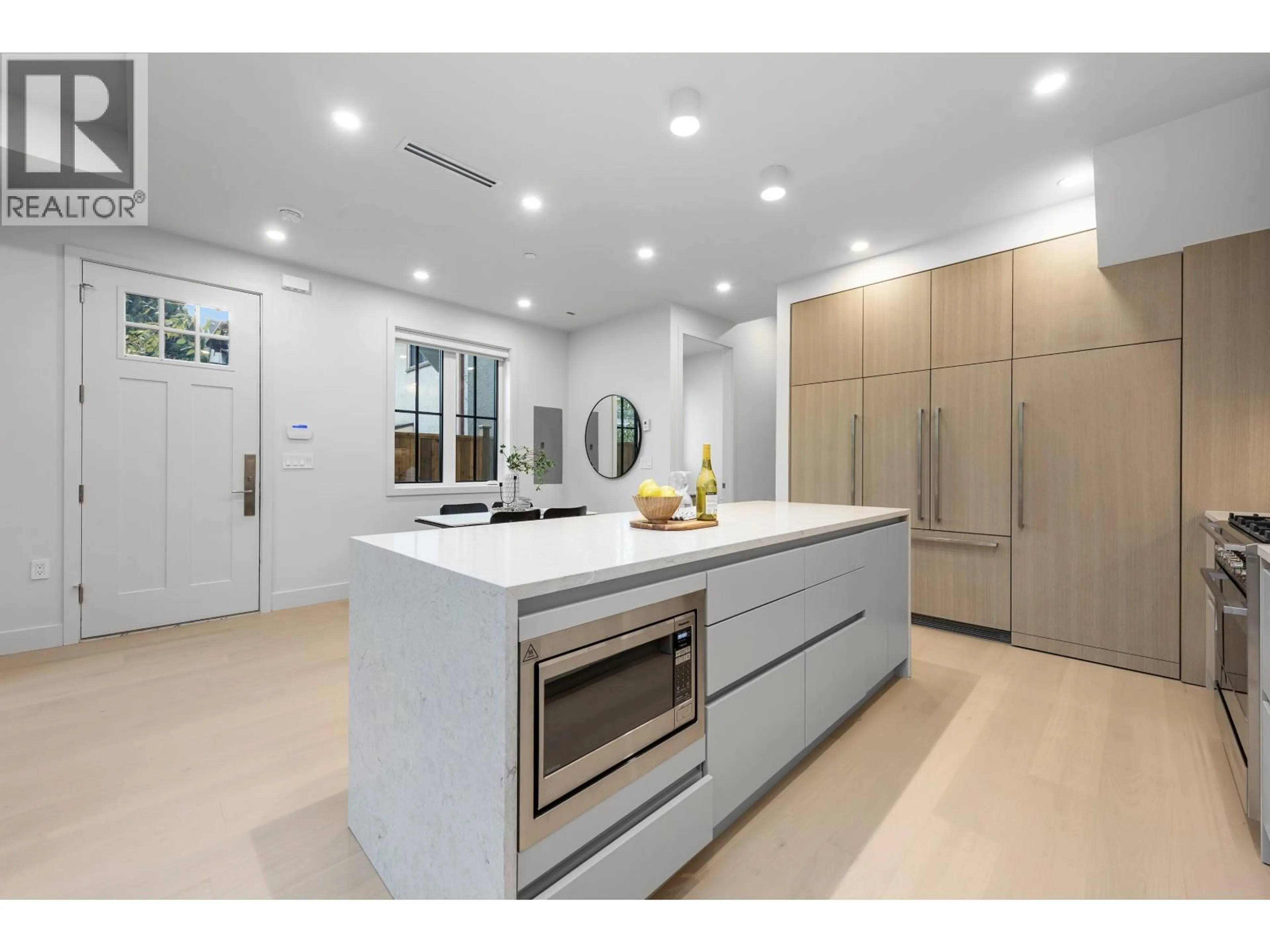 Contemporary kitchen, unknown for 3 - 2136 10 AVENUE, Vancouver British Columbia V5N1Y1
