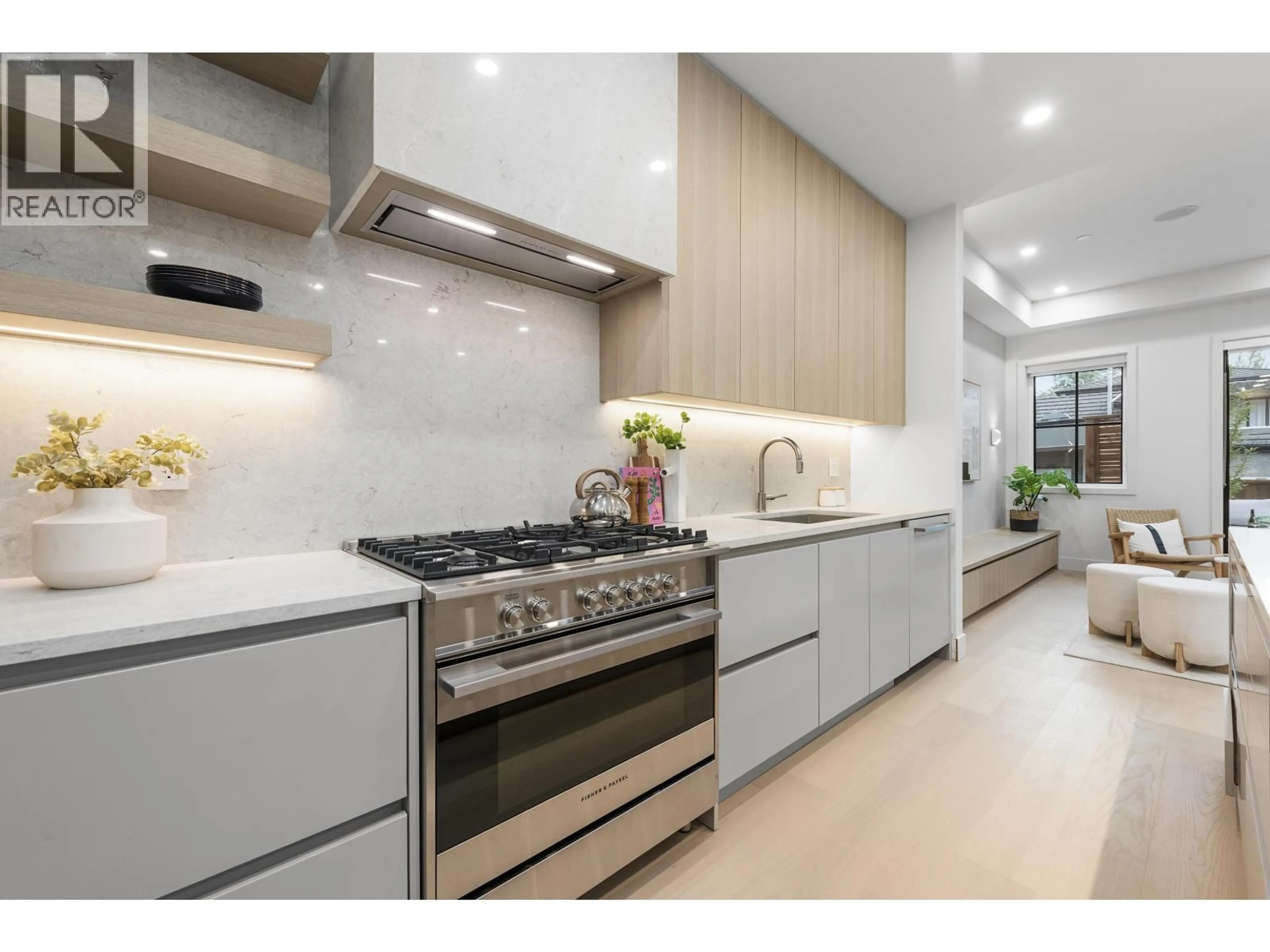 Contemporary kitchen, ceramic/tile floor for 3 - 2136 10 AVENUE, Vancouver British Columbia V5N1Y1