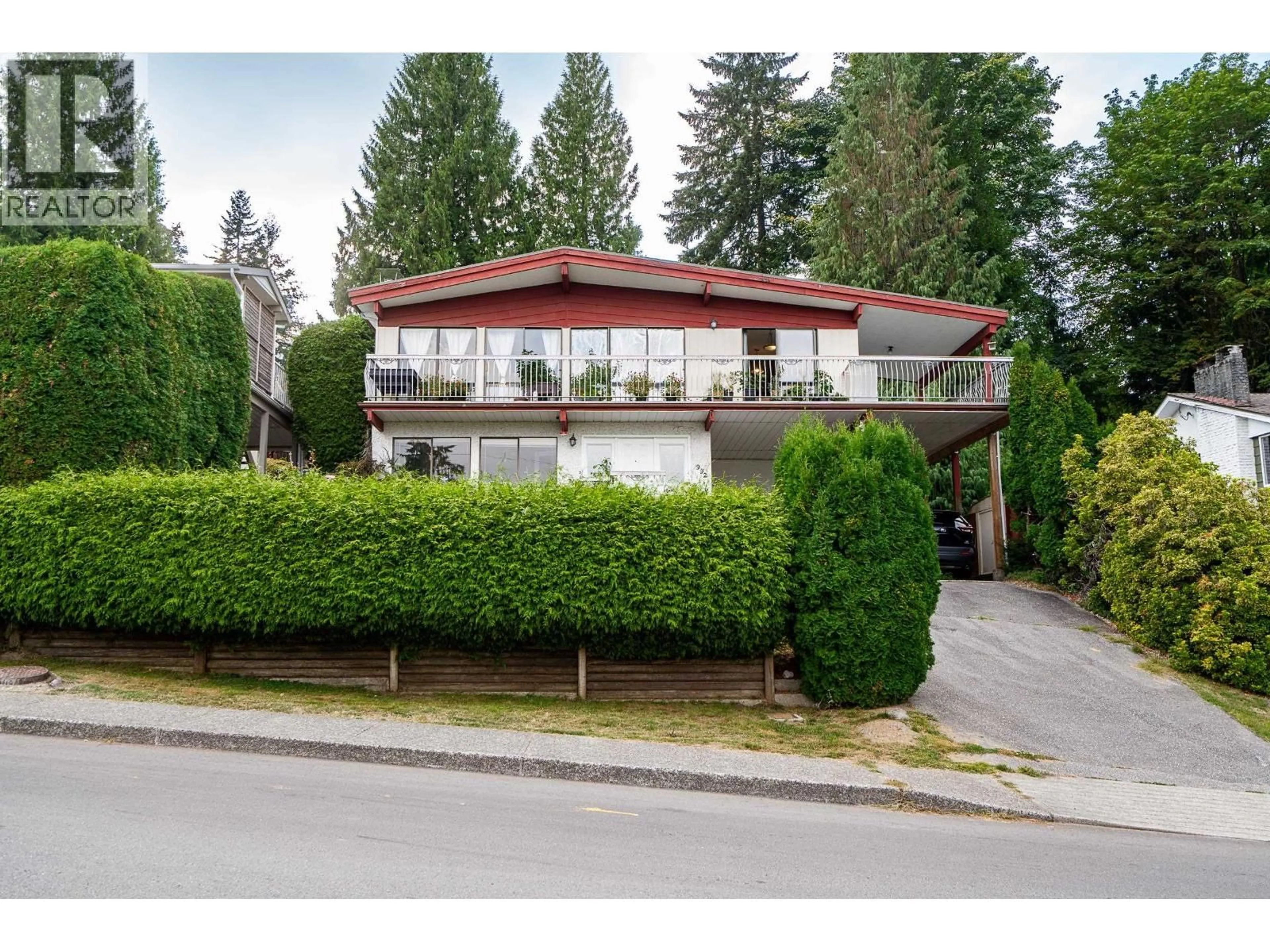 A pic from outside/outdoor area/front of a property/back of a property/a pic from drone, street for 992 SADDLE STREET, Coquitlam British Columbia V3C3N5