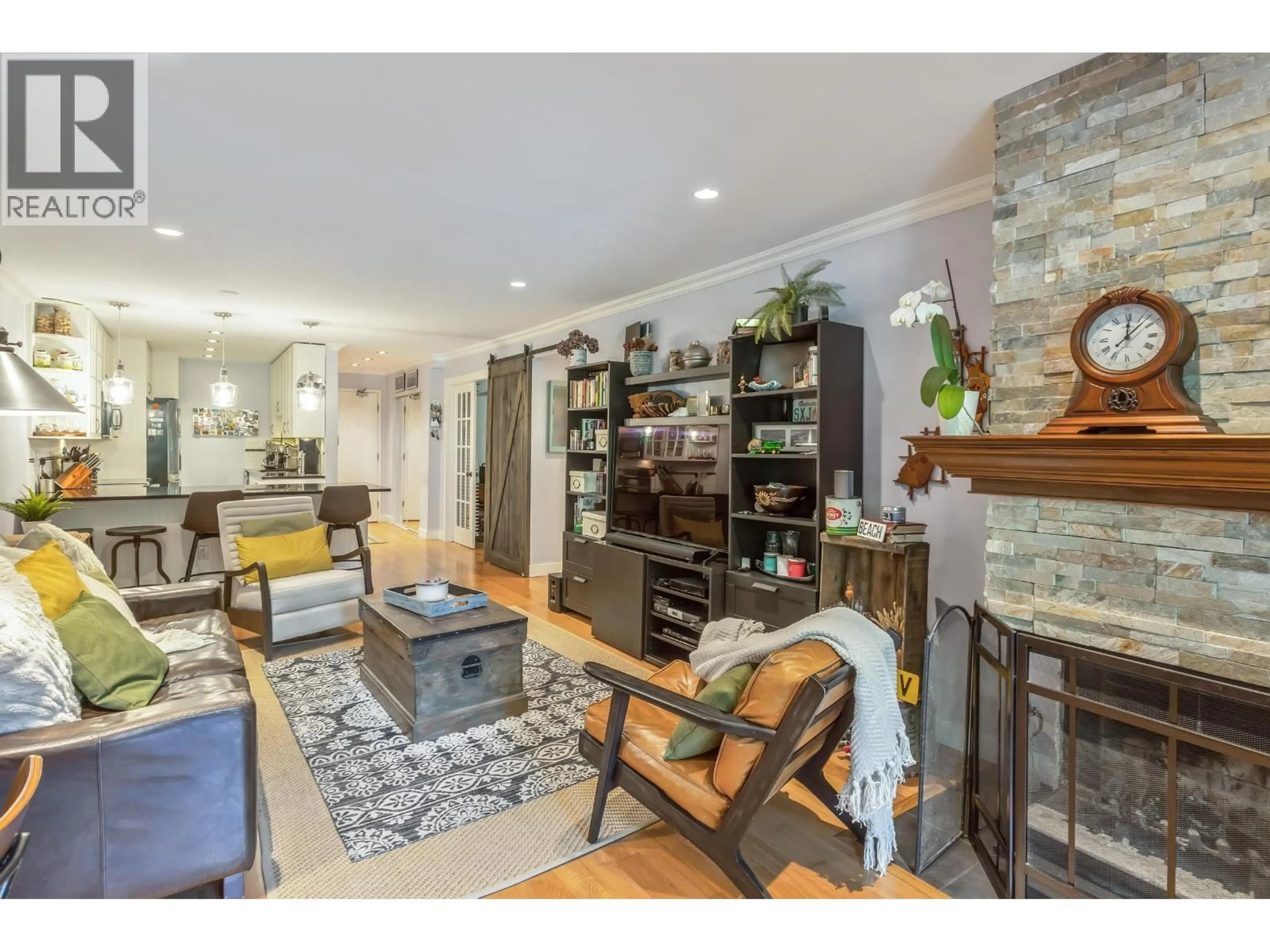 Living room with furniture, wood/laminate floor for 101 - 1352 10TH AVENUE, Vancouver British Columbia V6H1J6