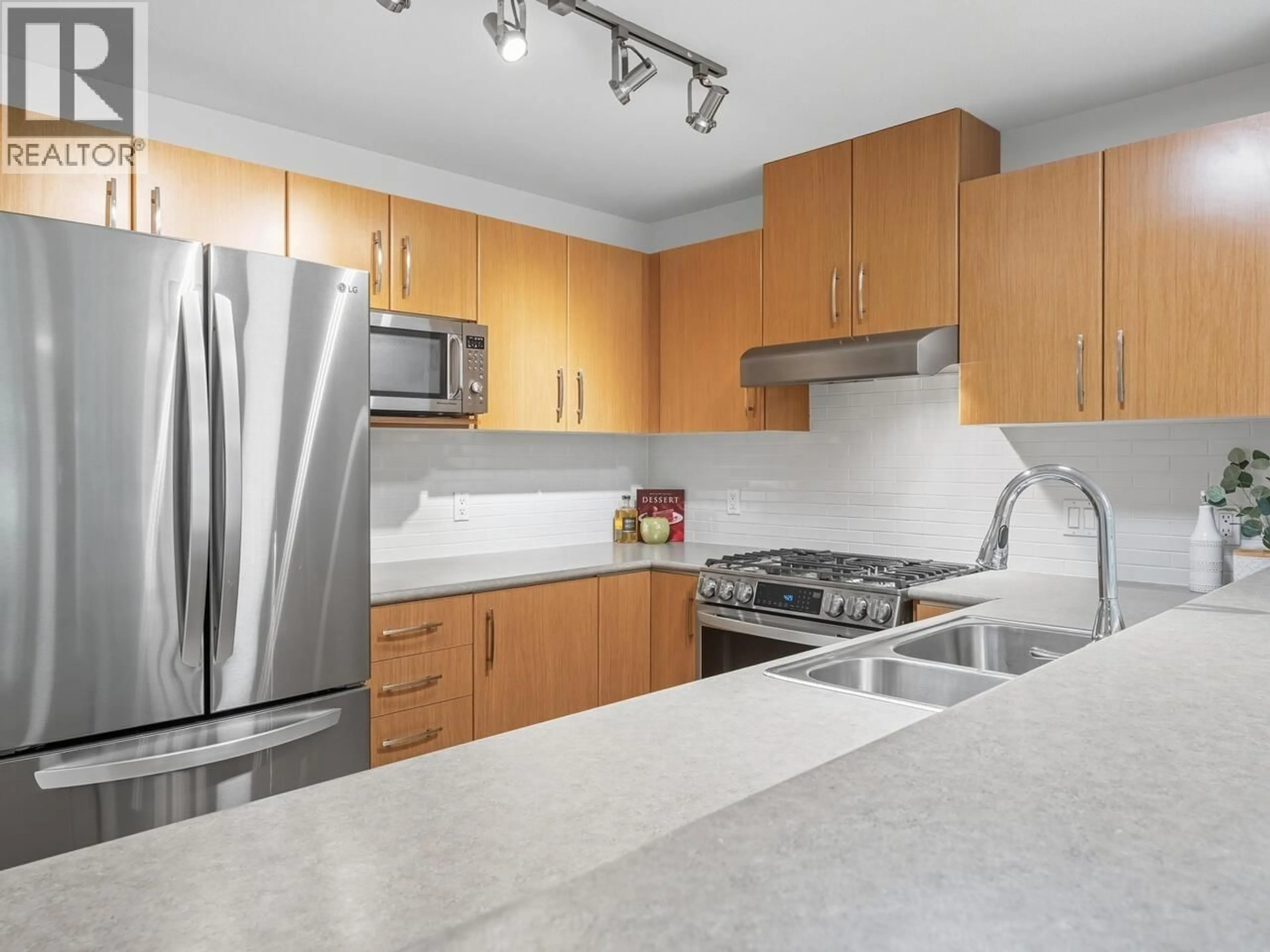 Standard kitchen, unknown for 210 - 500 KLAHANIE DRIVE, Port Moody British Columbia V3H5L1
