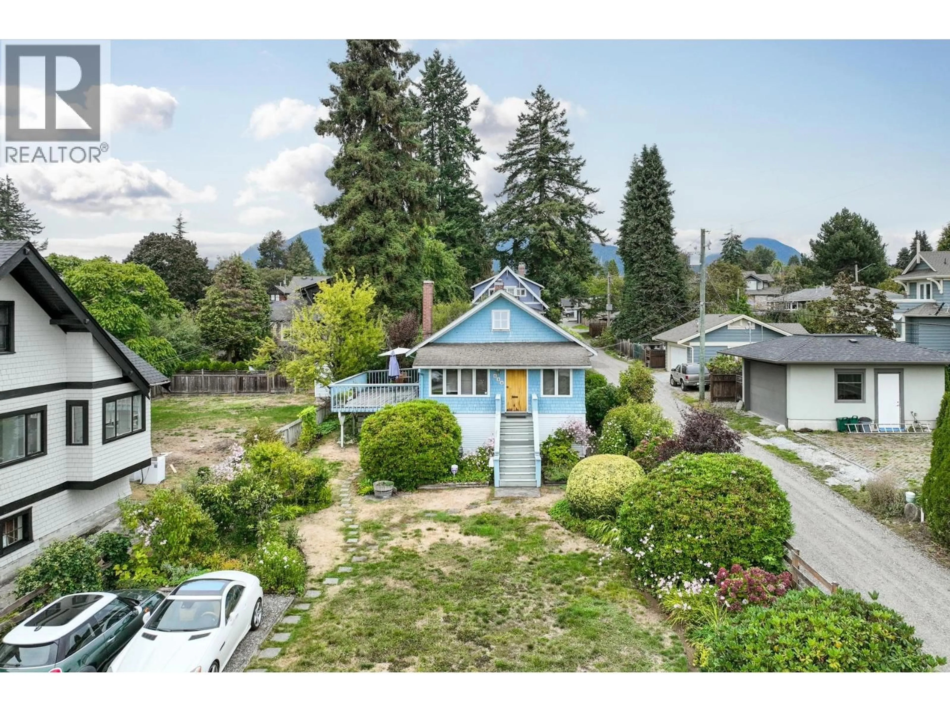 A pic from outside/outdoor area/front of a property/back of a property/a pic from drone, mountain view for 534 9TH STREET, North Vancouver British Columbia V7L2B5