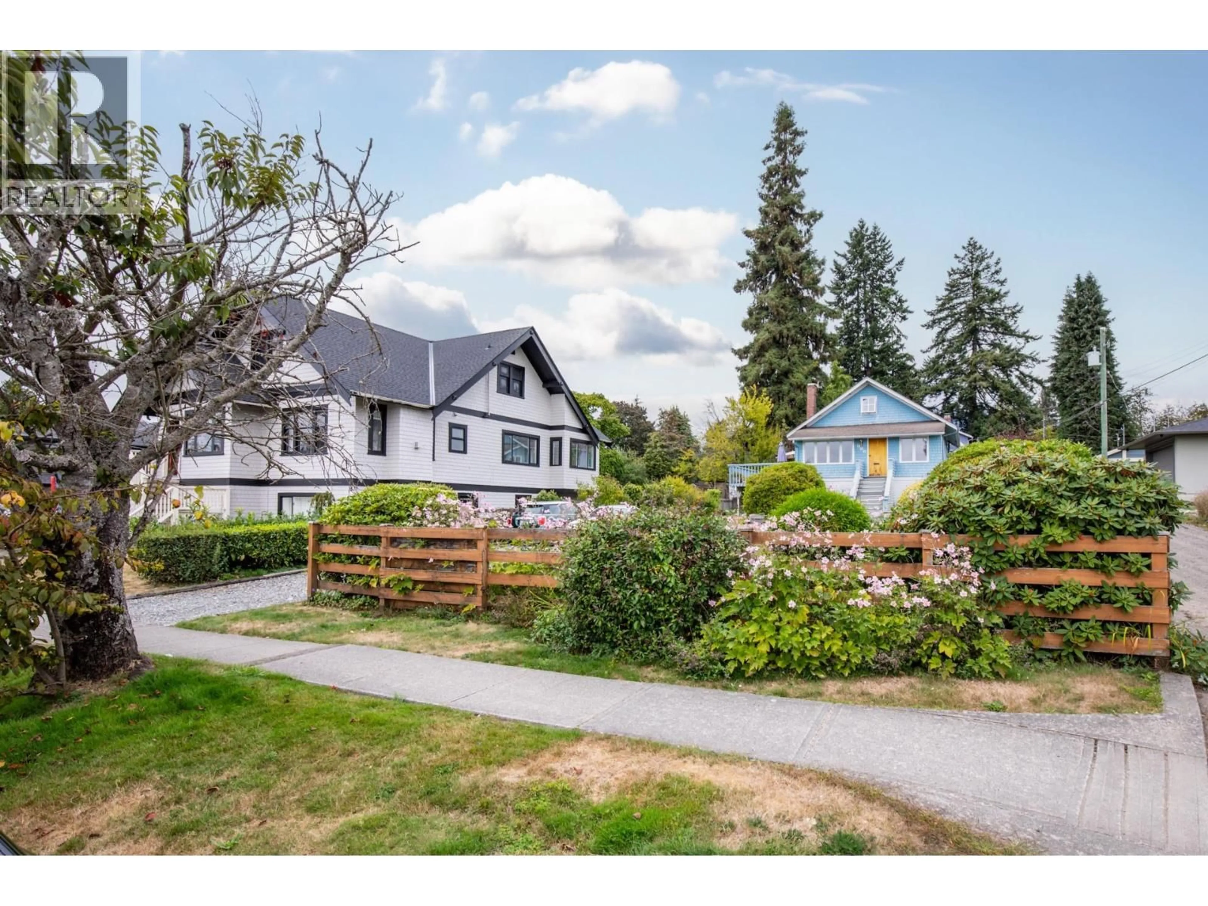 A pic from outside/outdoor area/front of a property/back of a property/a pic from drone, street for 534 9TH STREET, North Vancouver British Columbia V7L2B5