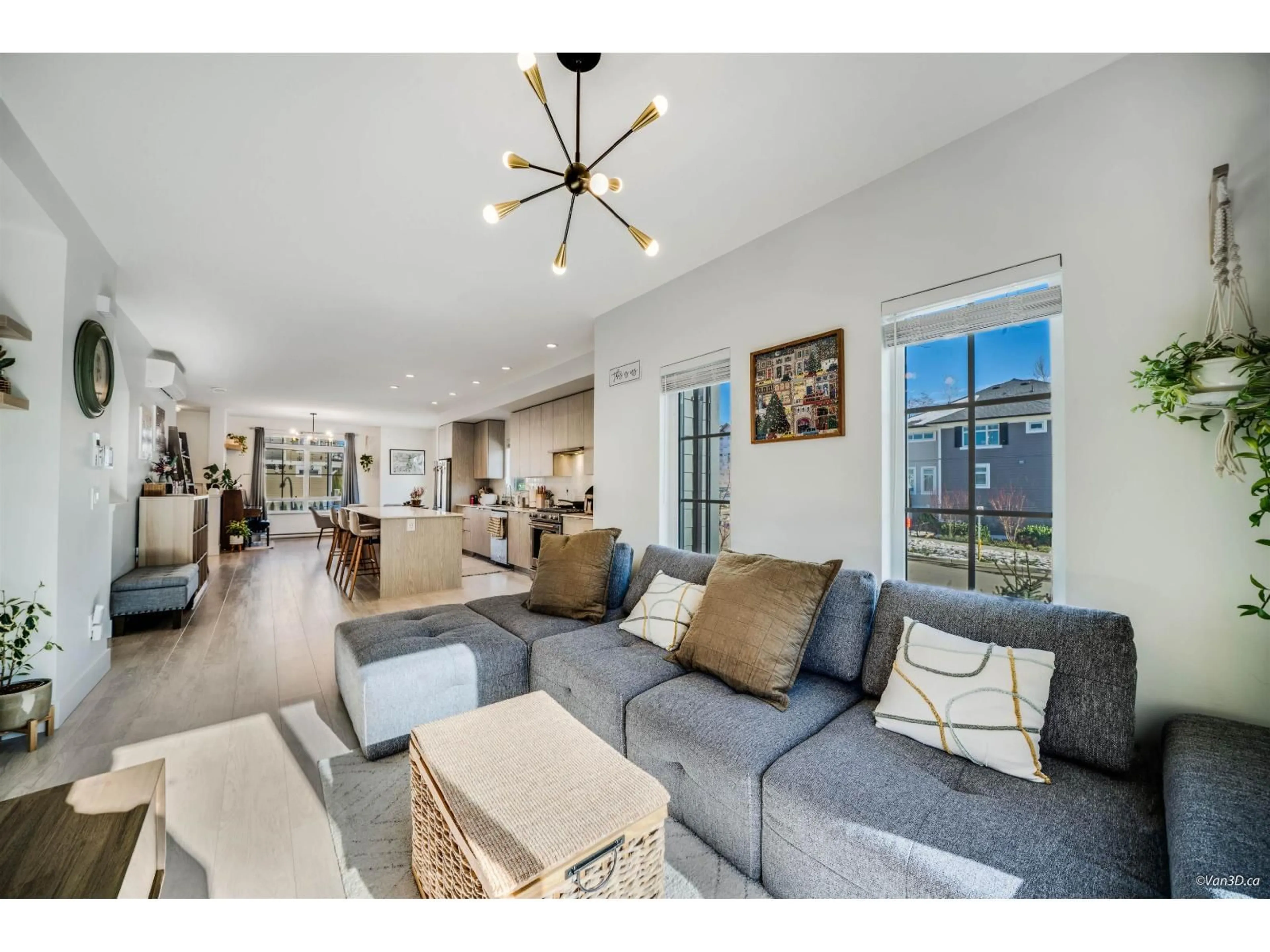 Living room with furniture, unknown for 82 - 2075 OAK MEADOWS, Surrey British Columbia V3Z1J6