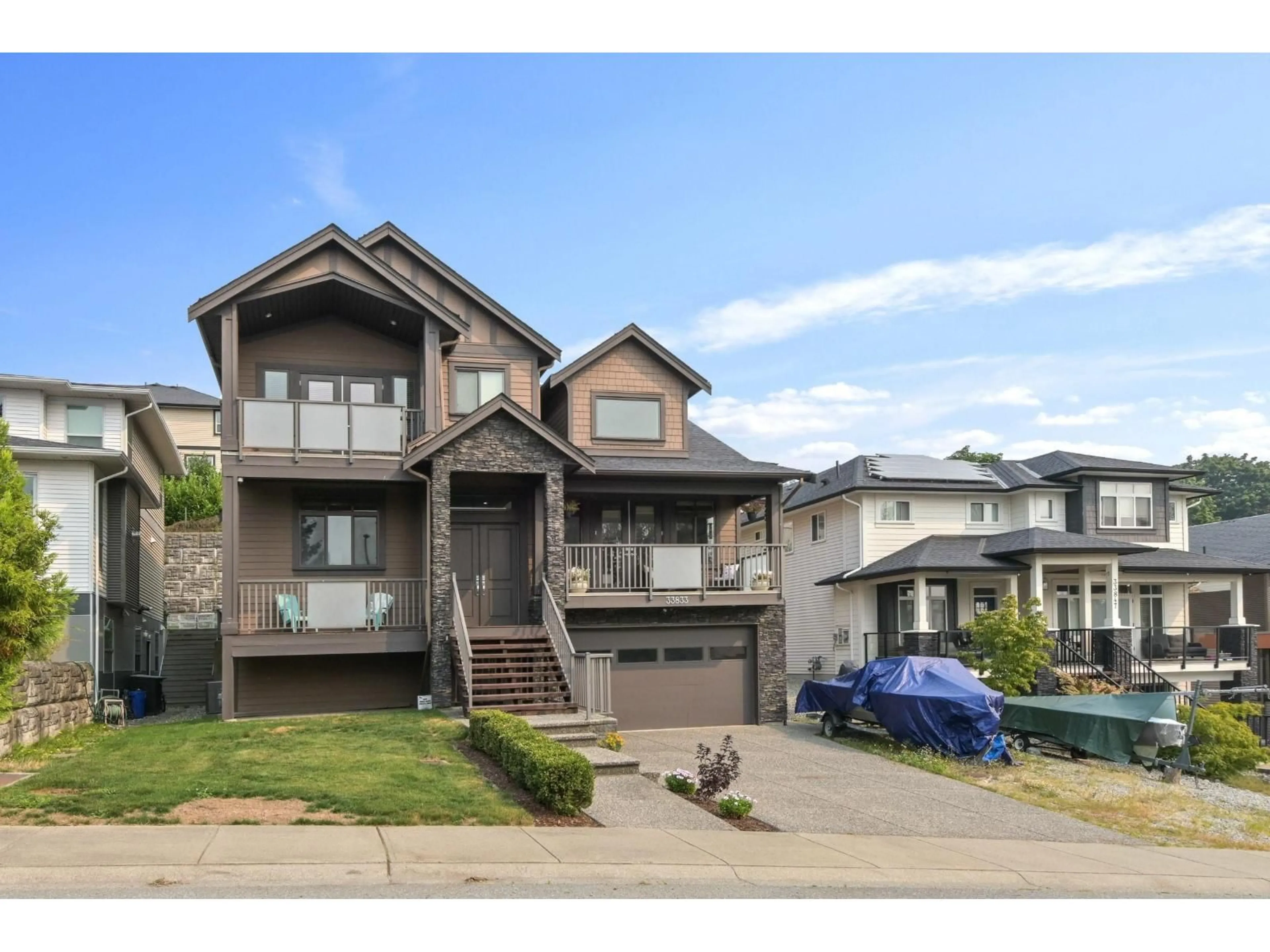 Home with vinyl exterior material, street for 33833 KNIGHT, Mission British Columbia V2V7C7