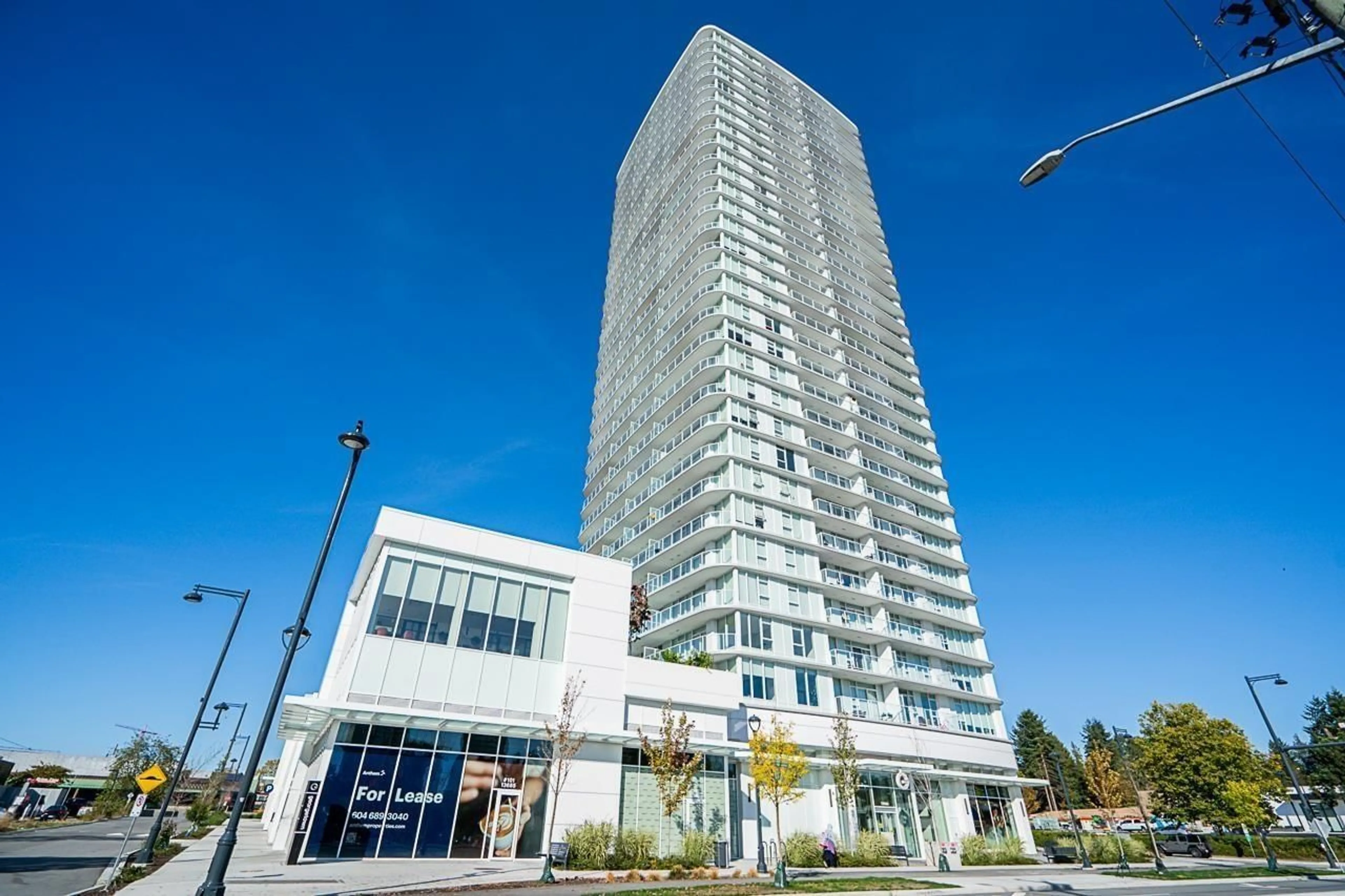 Indoor foyer for 1704 - 13685 102, Surrey British Columbia V3T1N7