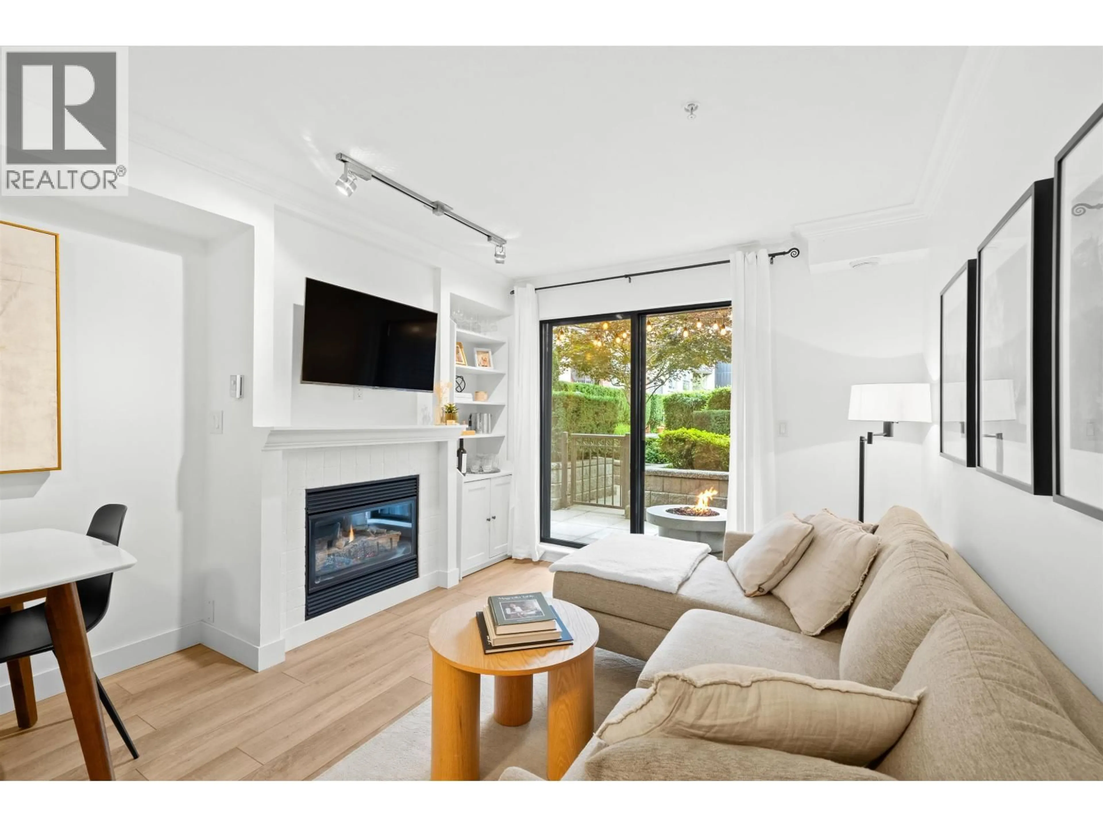 Living room with furniture, wood/laminate floor for 2013 - 84 GRANT STREET, Port Moody British Columbia V3H0B5