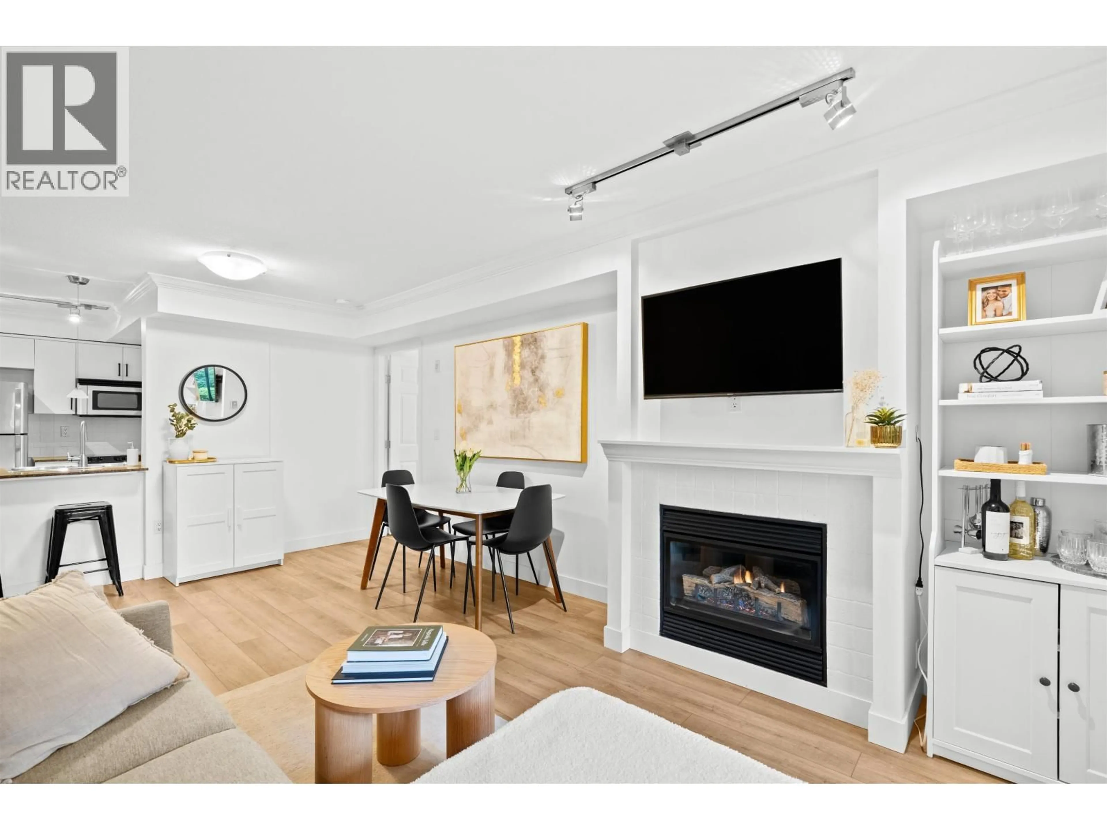 Living room with furniture, wood/laminate floor for 2013 - 84 GRANT STREET, Port Moody British Columbia V3H0B5