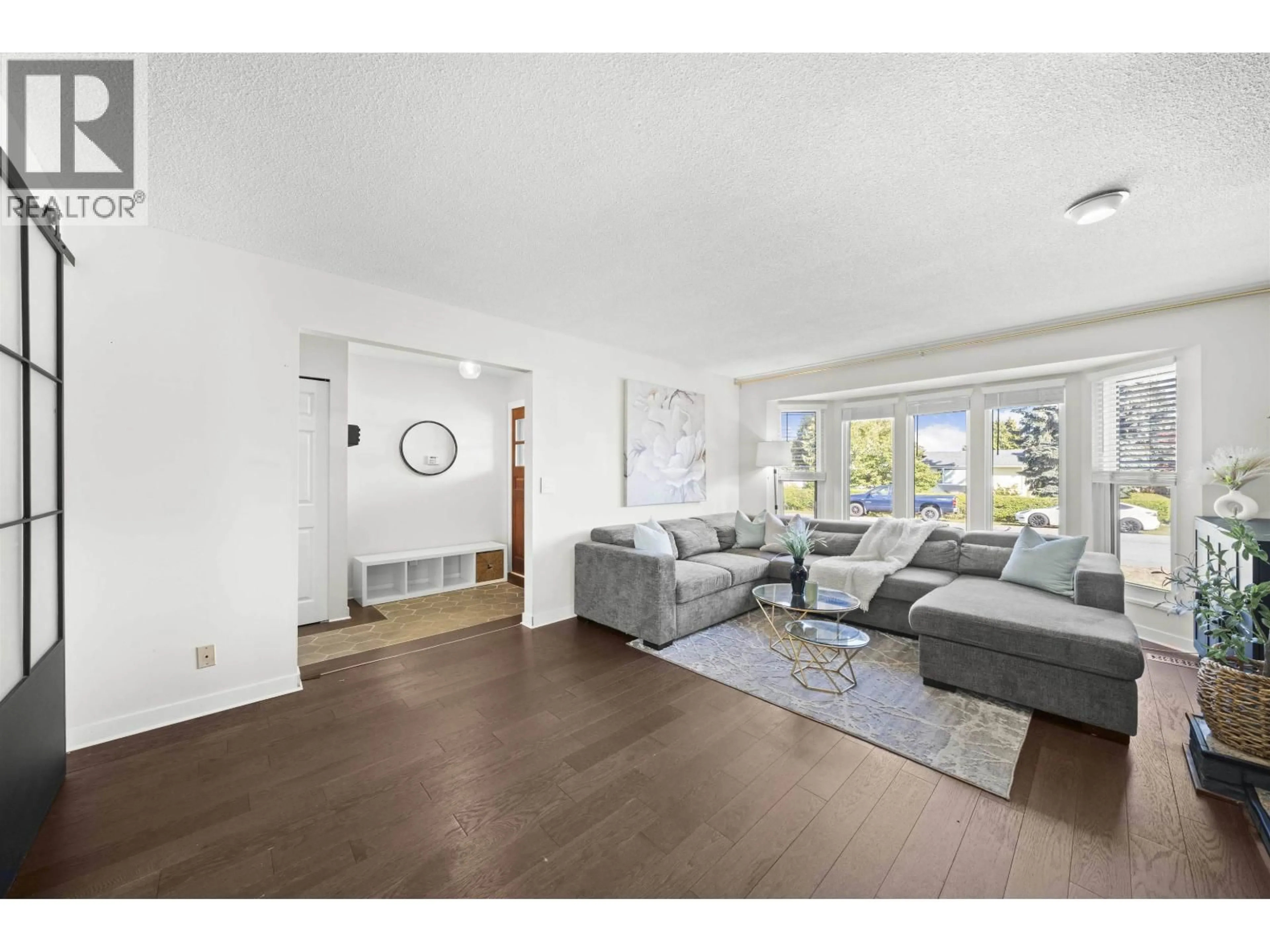 Living room with furniture, unknown for 4939 LINDEN DRIVE, Delta British Columbia V4K3A2