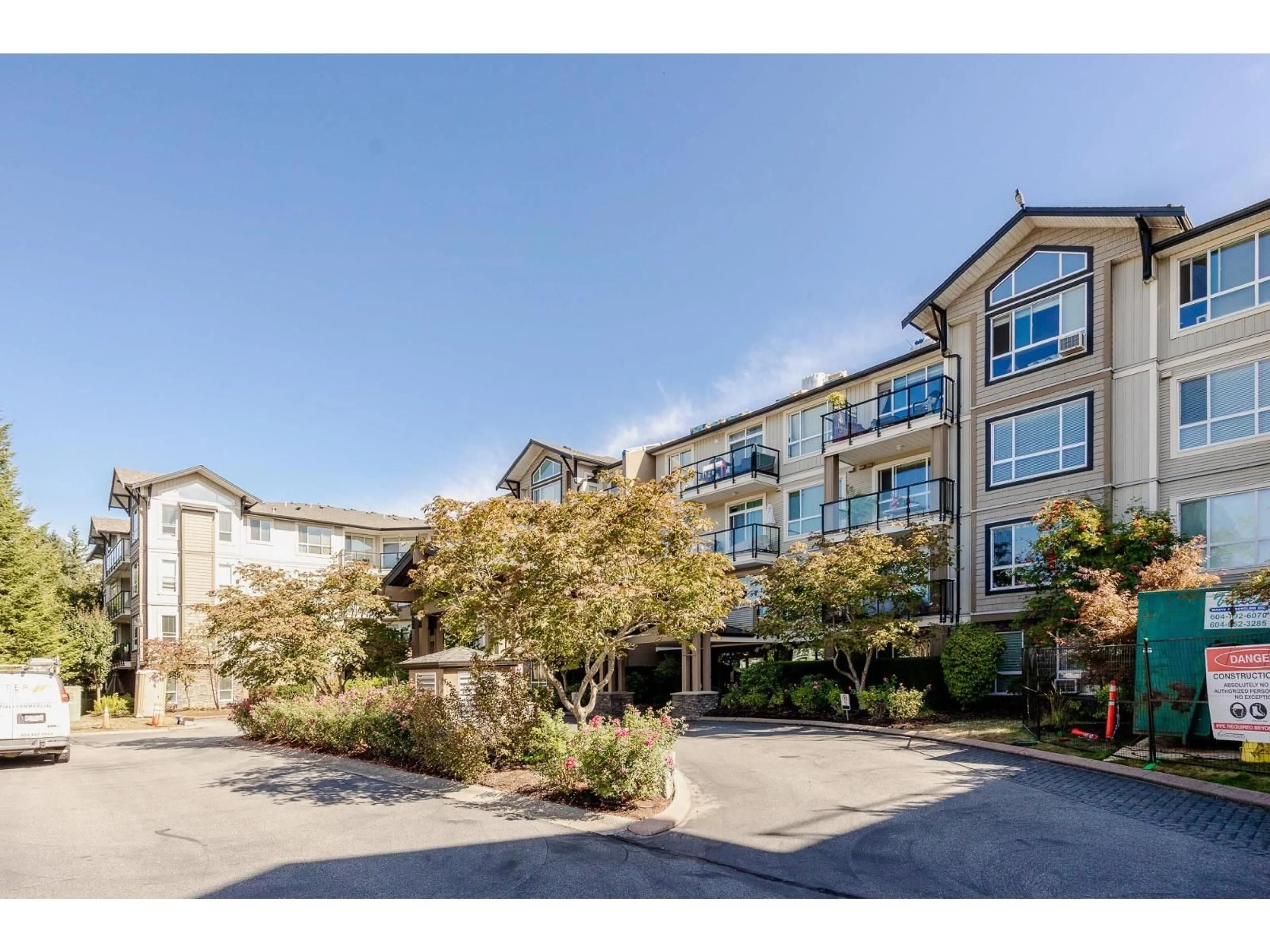 A pic from outside/outdoor area/front of a property/back of a property/a pic from drone, mountain view for 410 - 32729 GARIBALDI, Abbotsford British Columbia V2T0A6