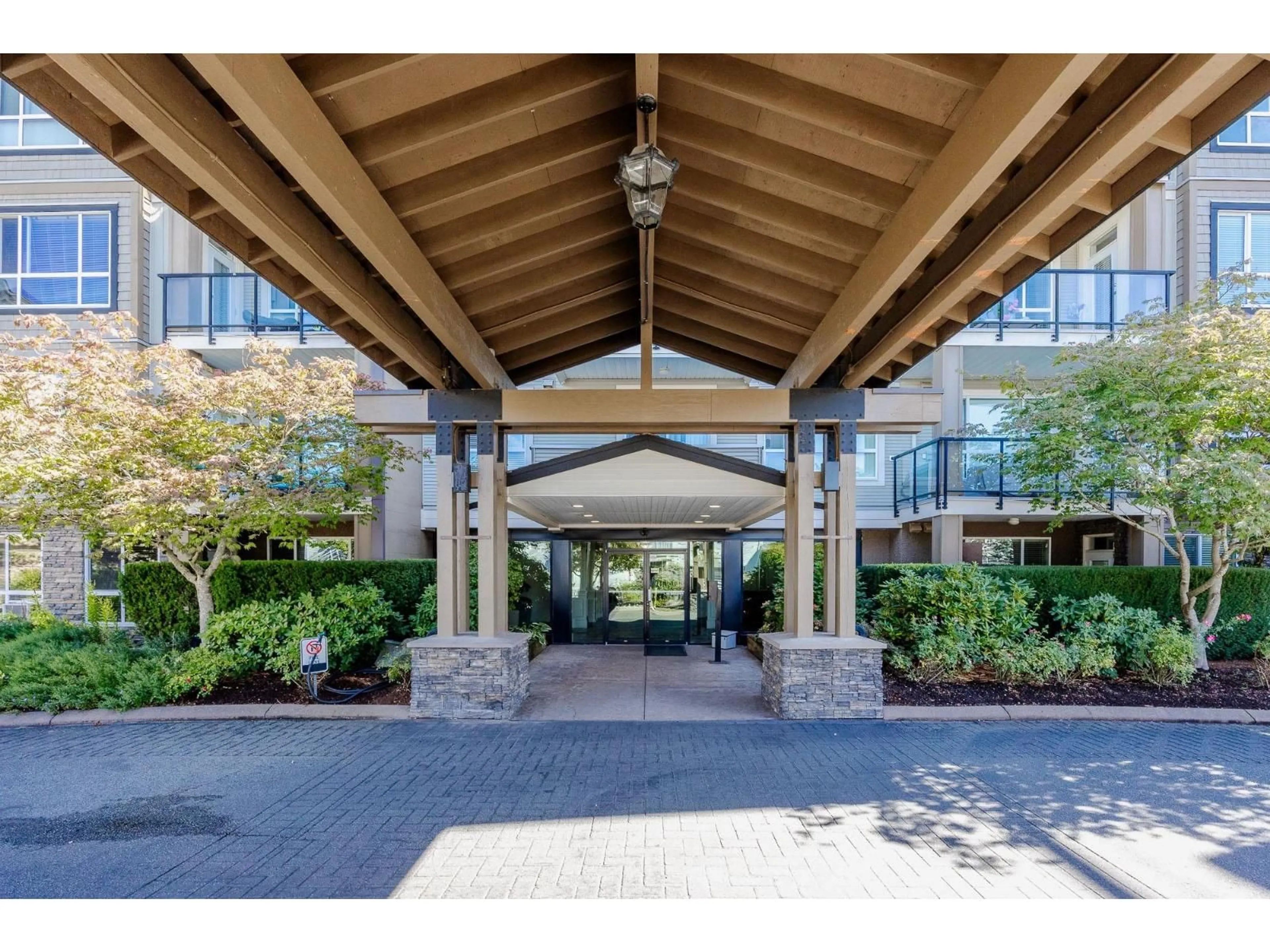 Indoor foyer for 410 - 32729 GARIBALDI, Abbotsford British Columbia V2T0A6