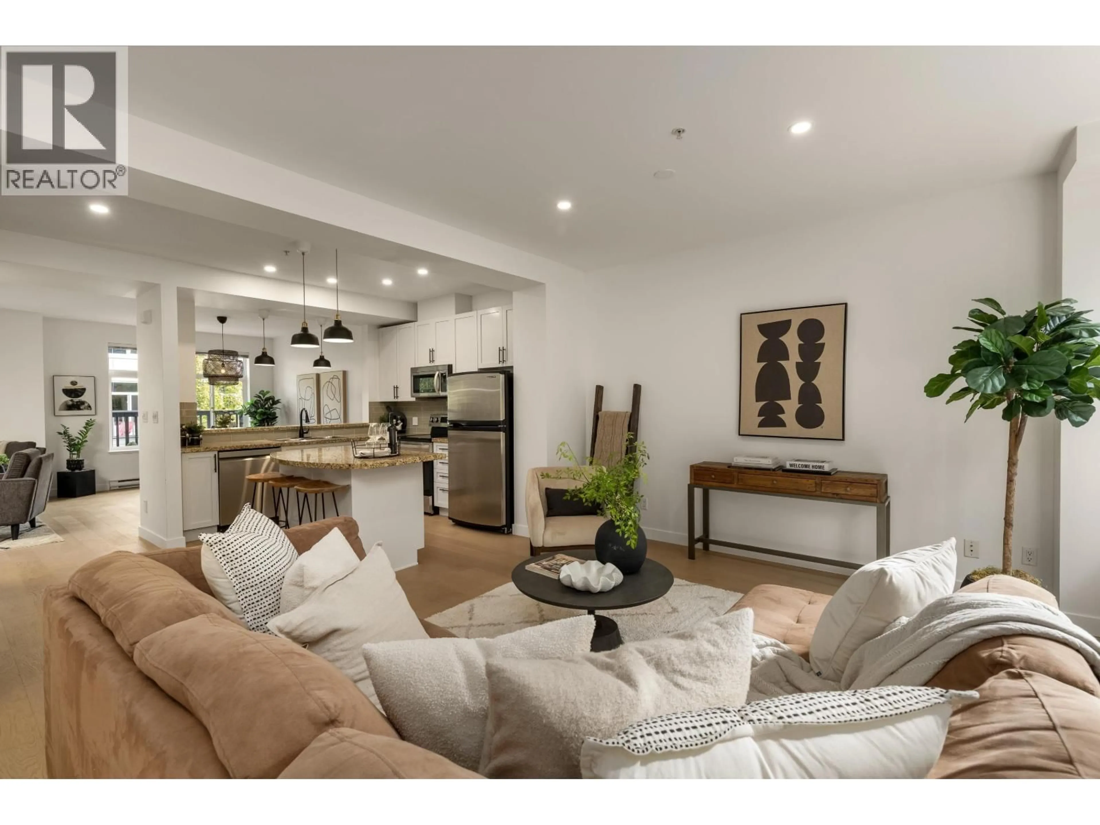 Living room with furniture, unknown for 41 - 40632 GOVERNMENT ROAD, Squamish British Columbia V8B0M7