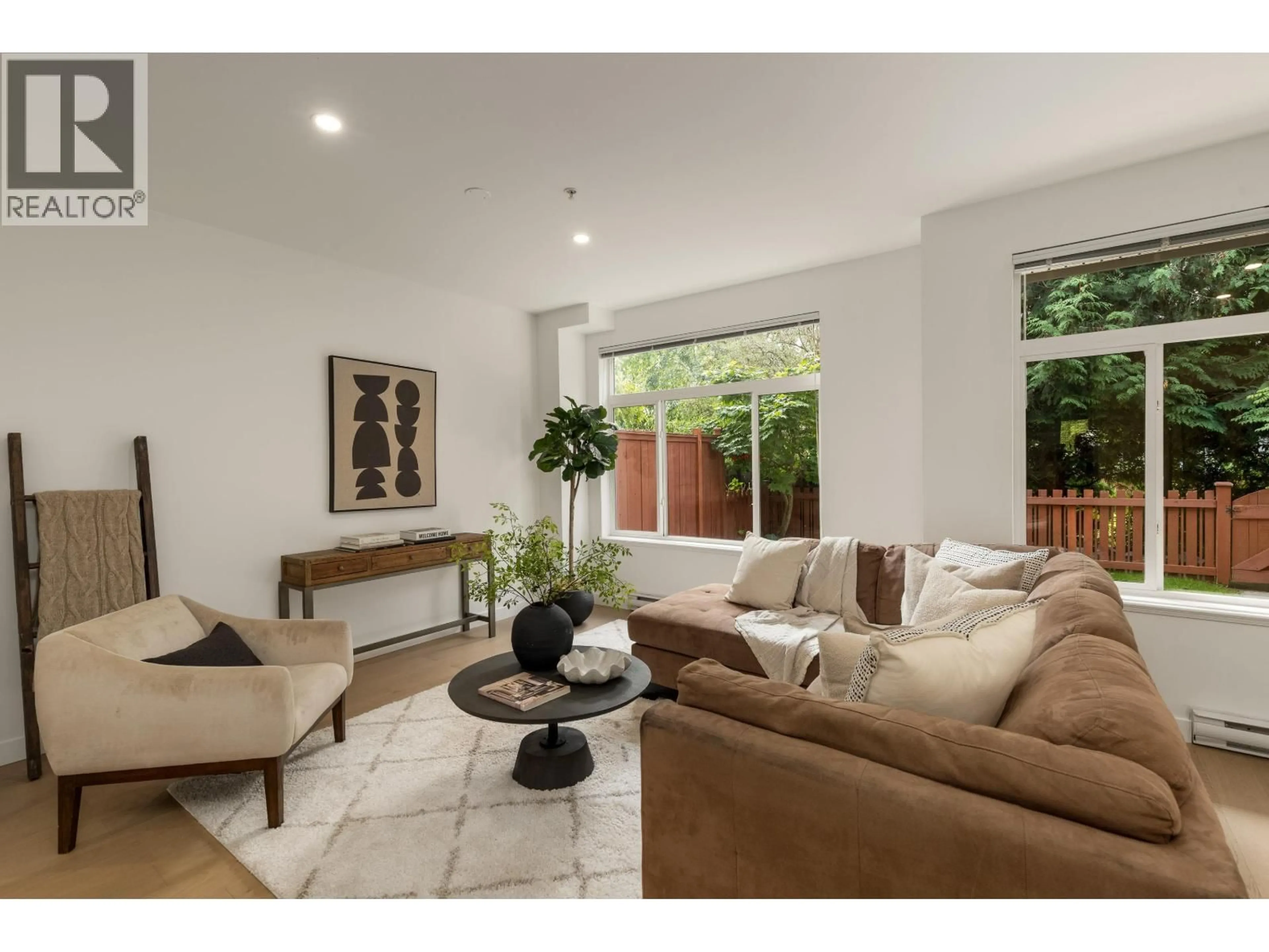 Living room with furniture, unknown for 41 - 40632 GOVERNMENT ROAD, Squamish British Columbia V8B0M7