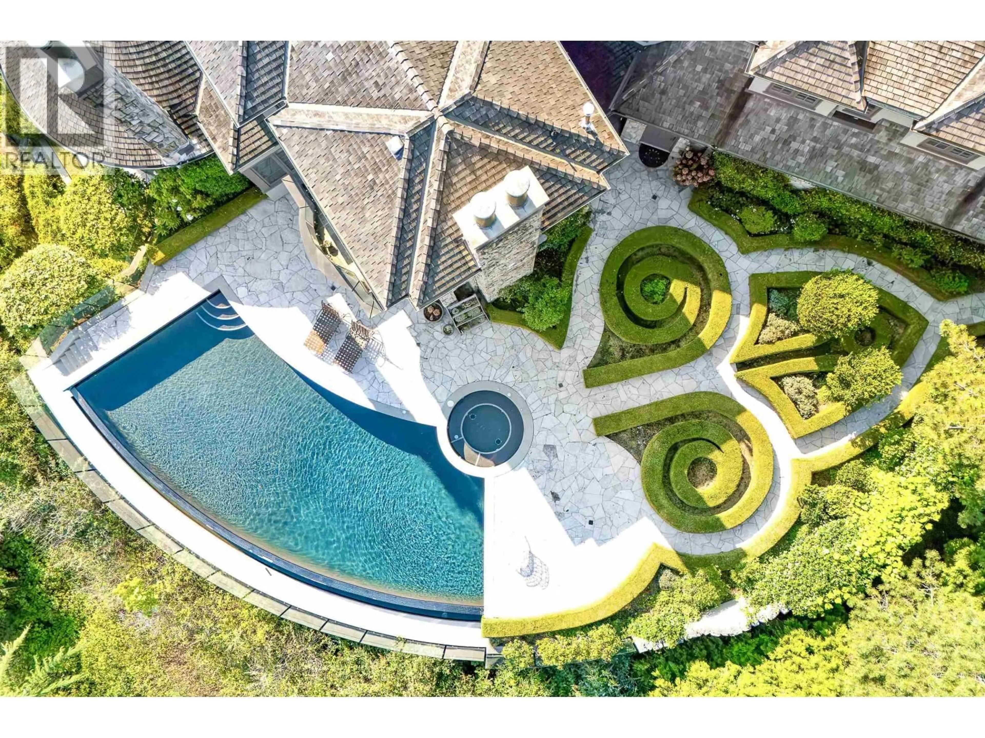 A pic from outside/outdoor area/front of a property/back of a property/a pic from drone, street for 4672 CLOVELLY WALK, West Vancouver British Columbia V7W1H5