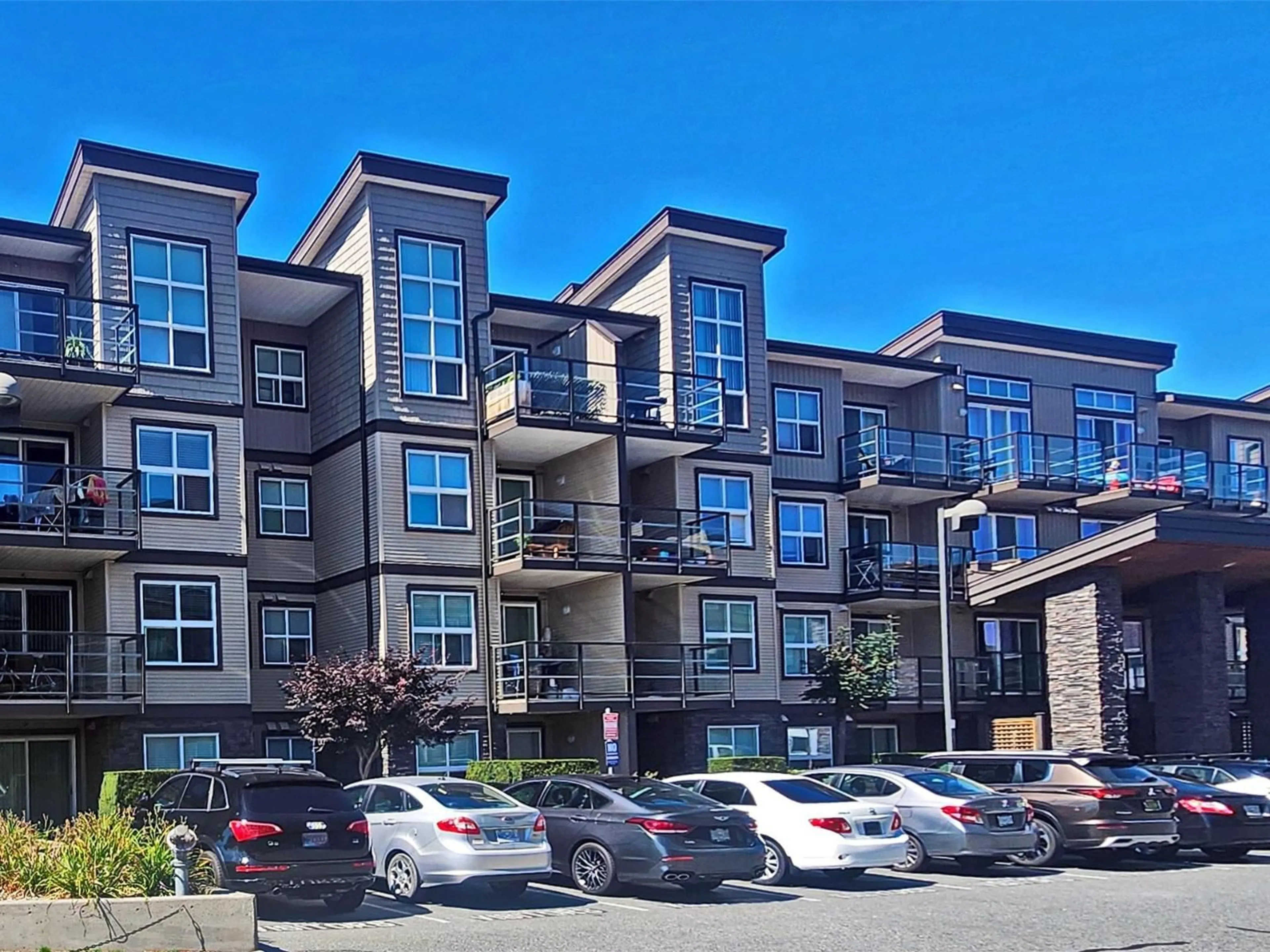 A pic from outside/outdoor area/front of a property/back of a property/a pic from drone, unknown for 204 - 30515 CARDINAL, Abbotsford British Columbia V2T0A8