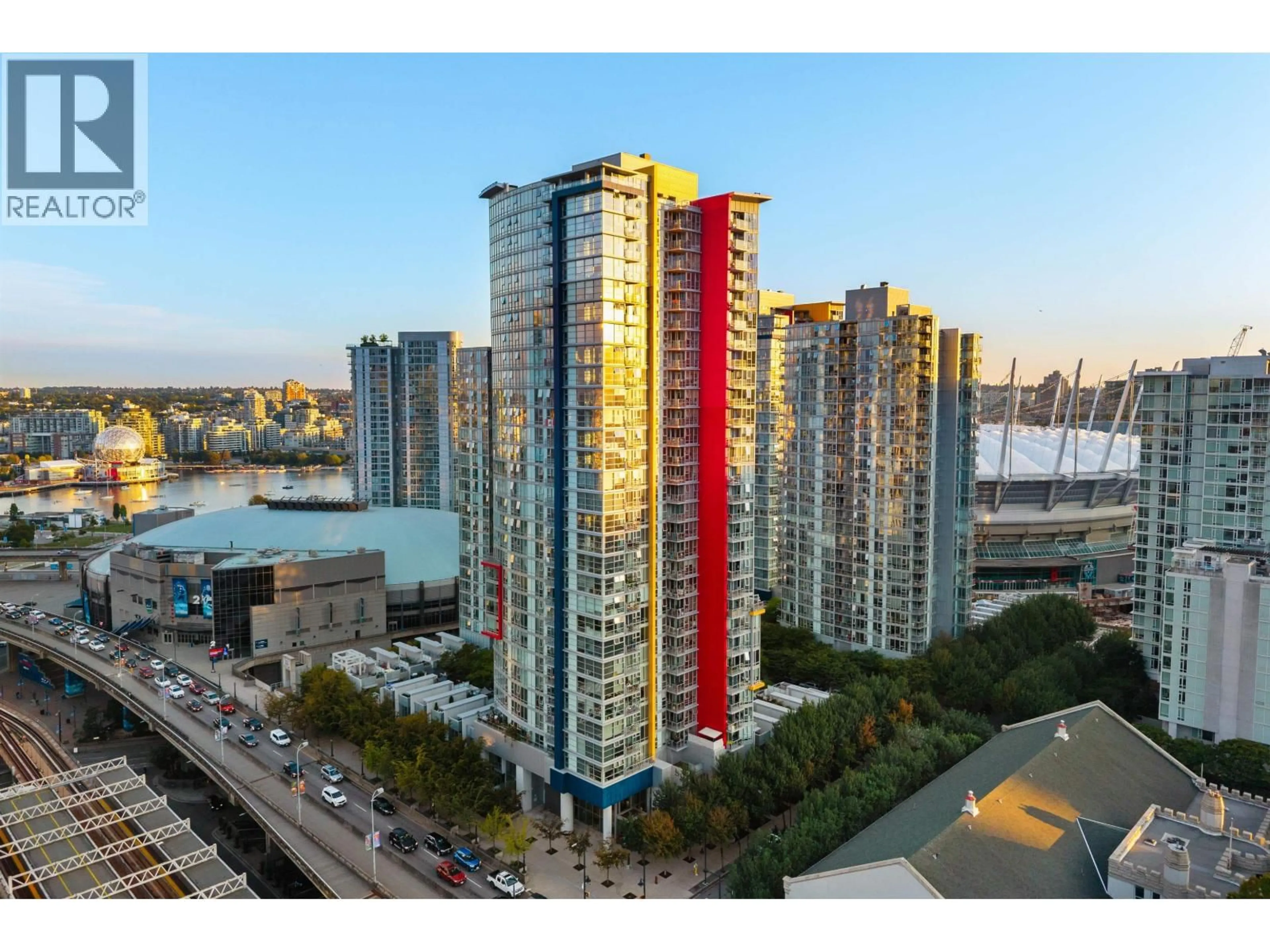A pic from outside/outdoor area/front of a property/back of a property/a pic from drone, city buildings view from balcony for 3007 - 602 CITADEL PARADE, Vancouver British Columbia V6B1X2