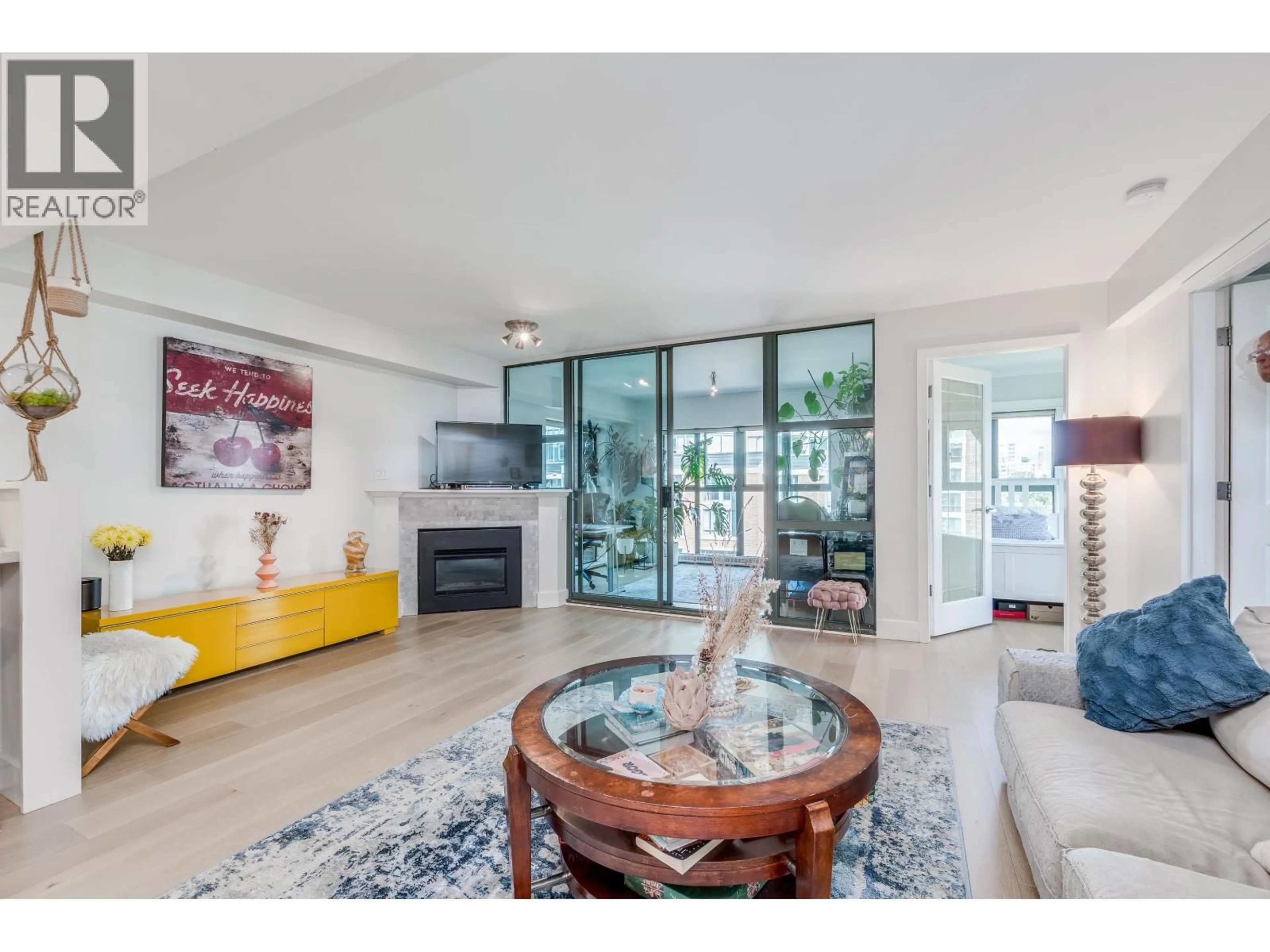 Living room with furniture, unknown for 601 - 1128 QUEBEC STREET, Vancouver British Columbia V6A4E1