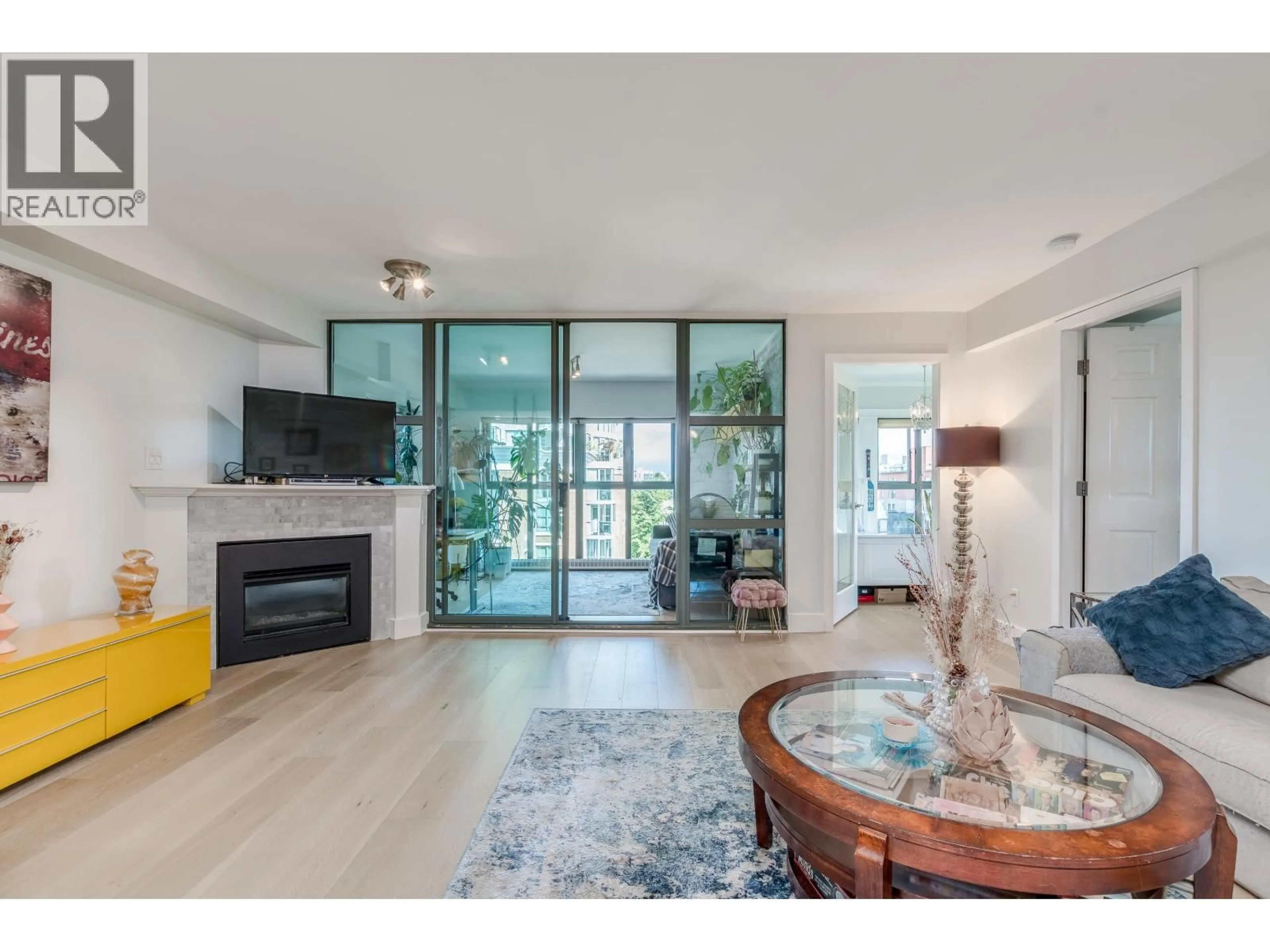 Living room with furniture, unknown for 601 - 1128 QUEBEC STREET, Vancouver British Columbia V6A4E1