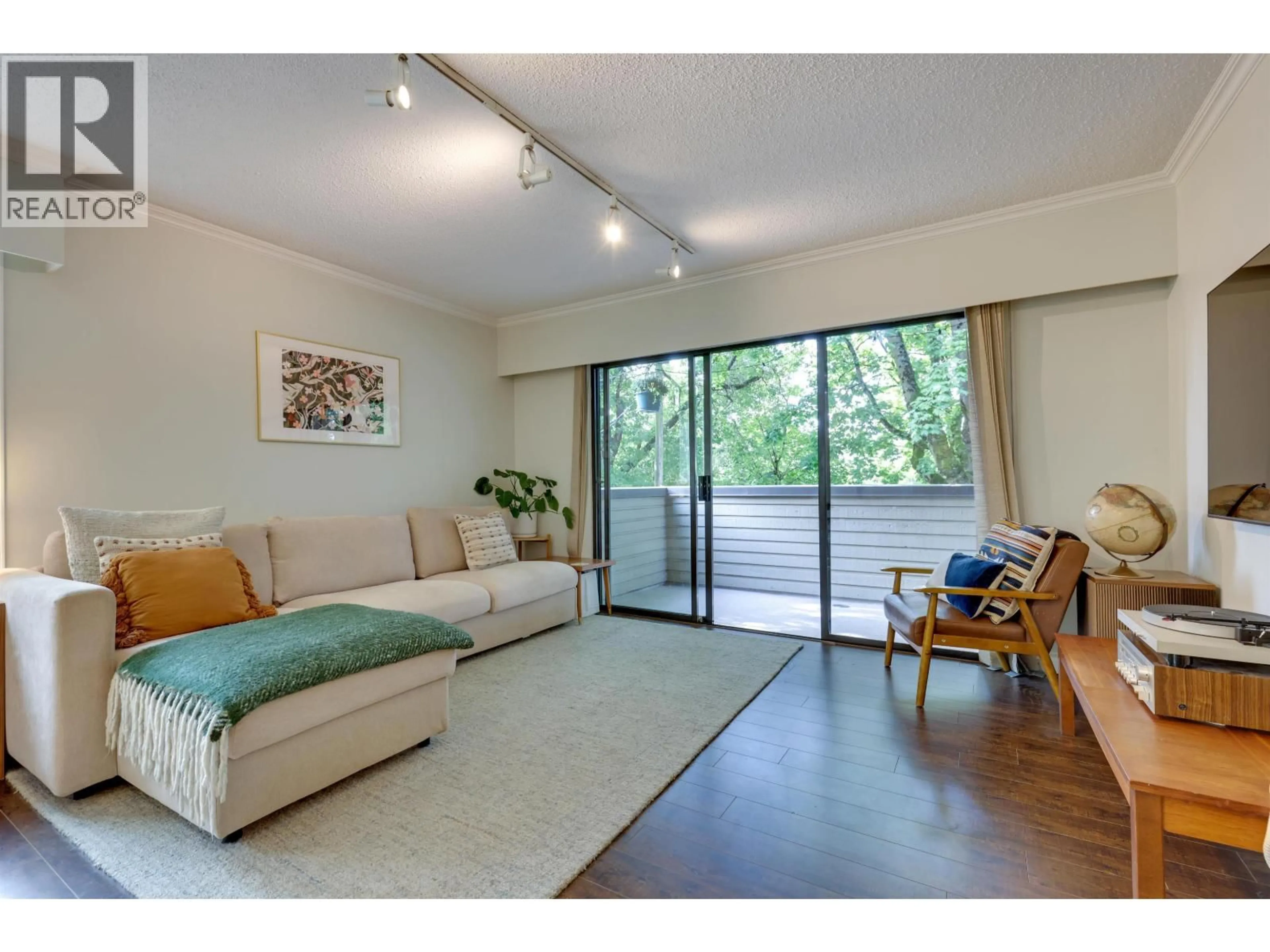 Living room with furniture, unknown for 204 - 1424 WALNUT STREET, Vancouver British Columbia V6J3R3