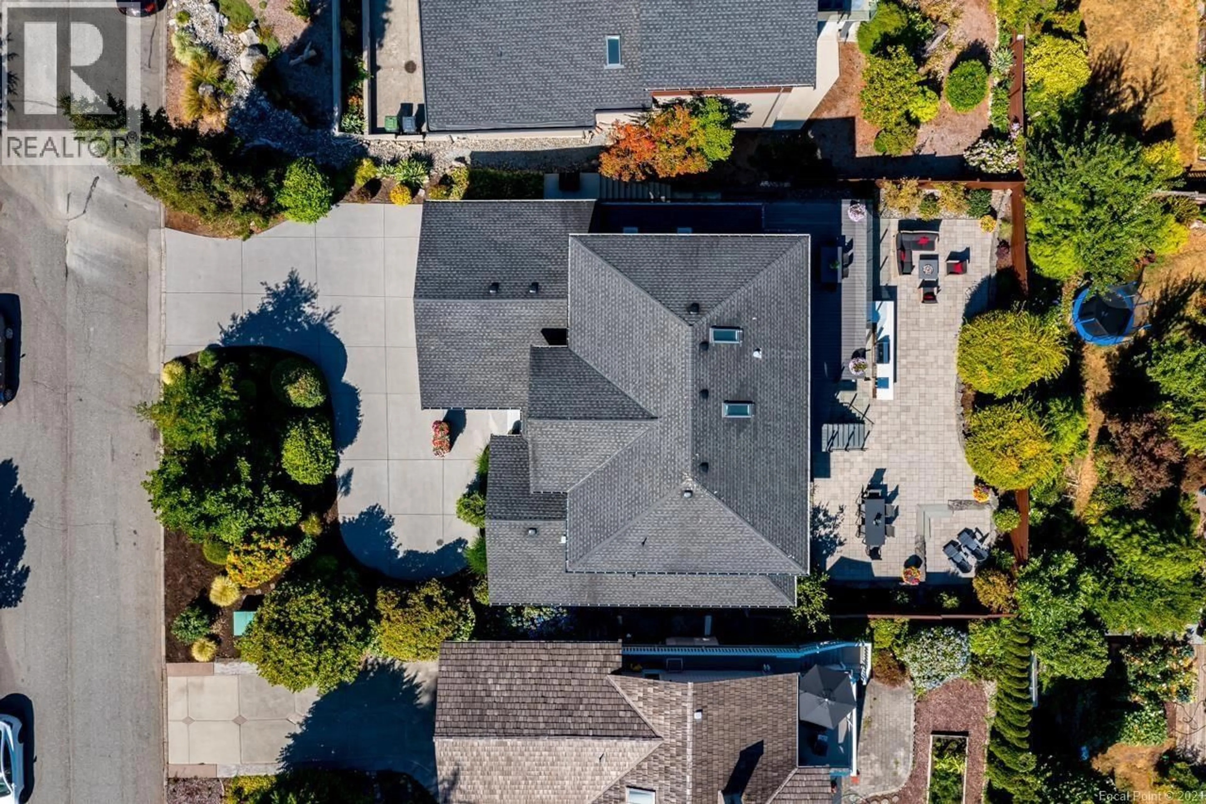 A pic from outside/outdoor area/front of a property/back of a property/a pic from drone, street for 2329 ONEIDA DRIVE, Coquitlam British Columbia V3J7A7