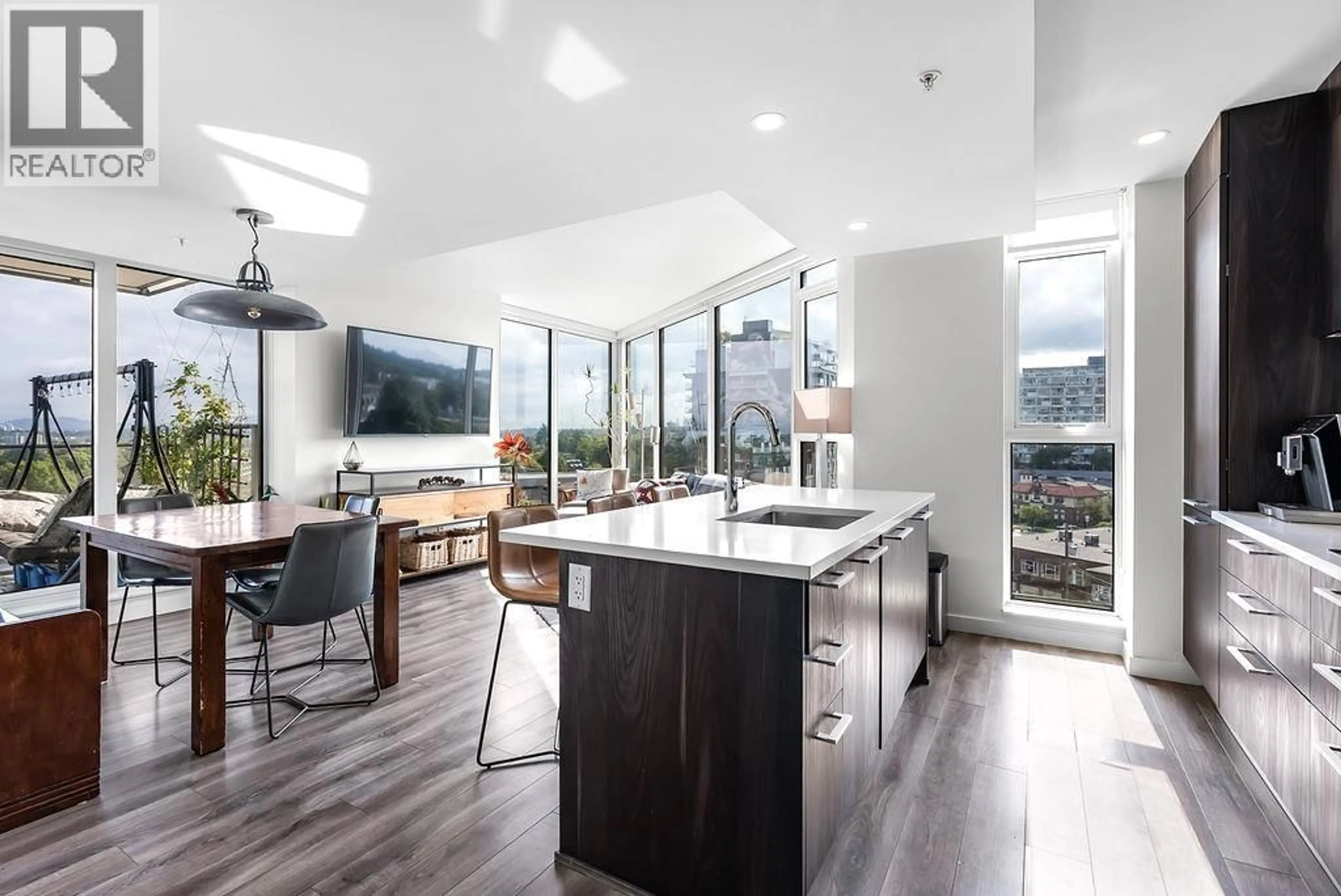 Open concept kitchen, unknown for 905 - 285 10TH AVENUE, Vancouver British Columbia V5Y0H6