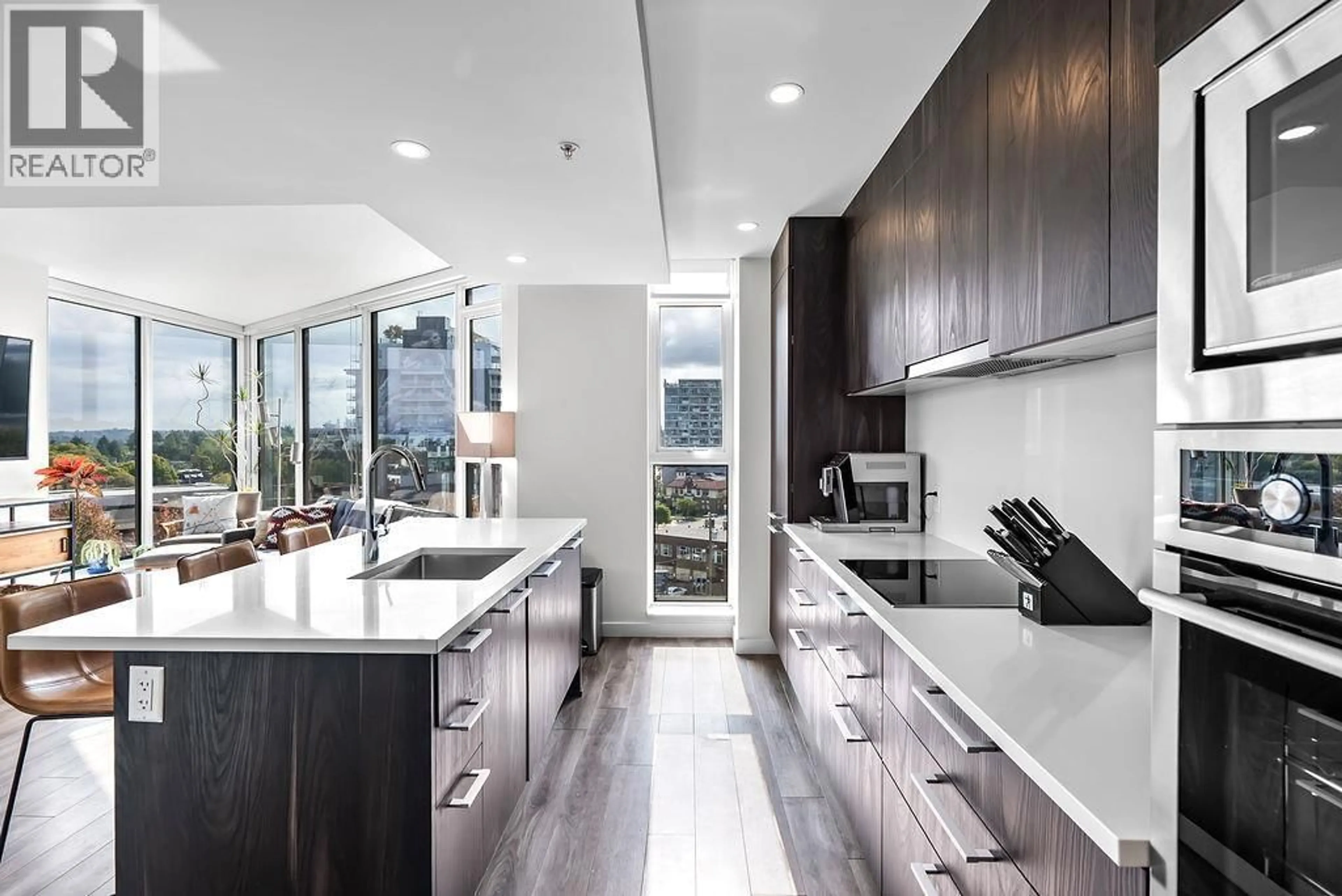 Contemporary kitchen, unknown for 905 - 285 10TH AVENUE, Vancouver British Columbia V5Y0H6