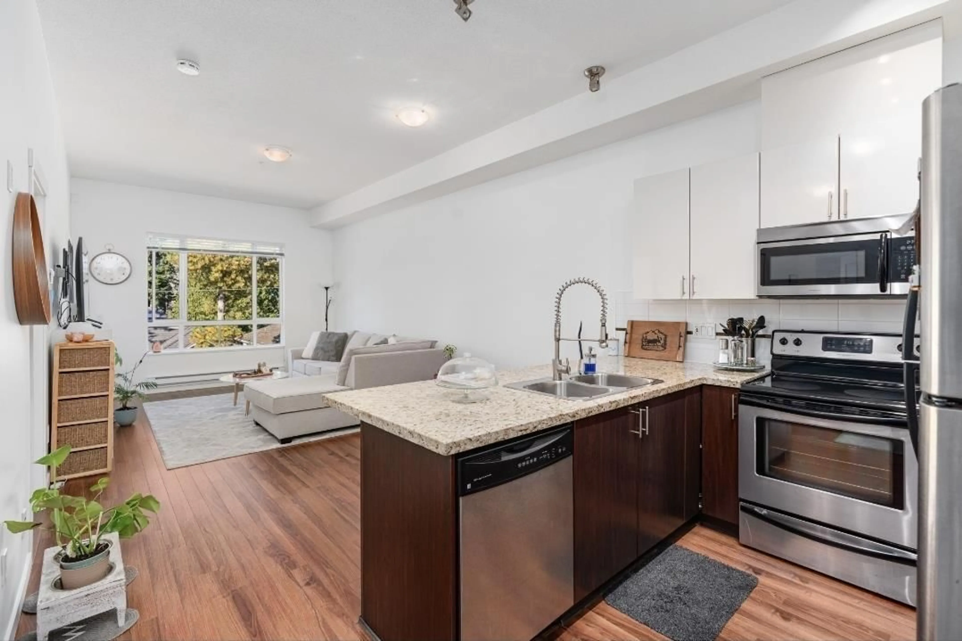 Open concept kitchen, unknown for 403 - 14960 102A, Surrey British Columbia V3R6A3