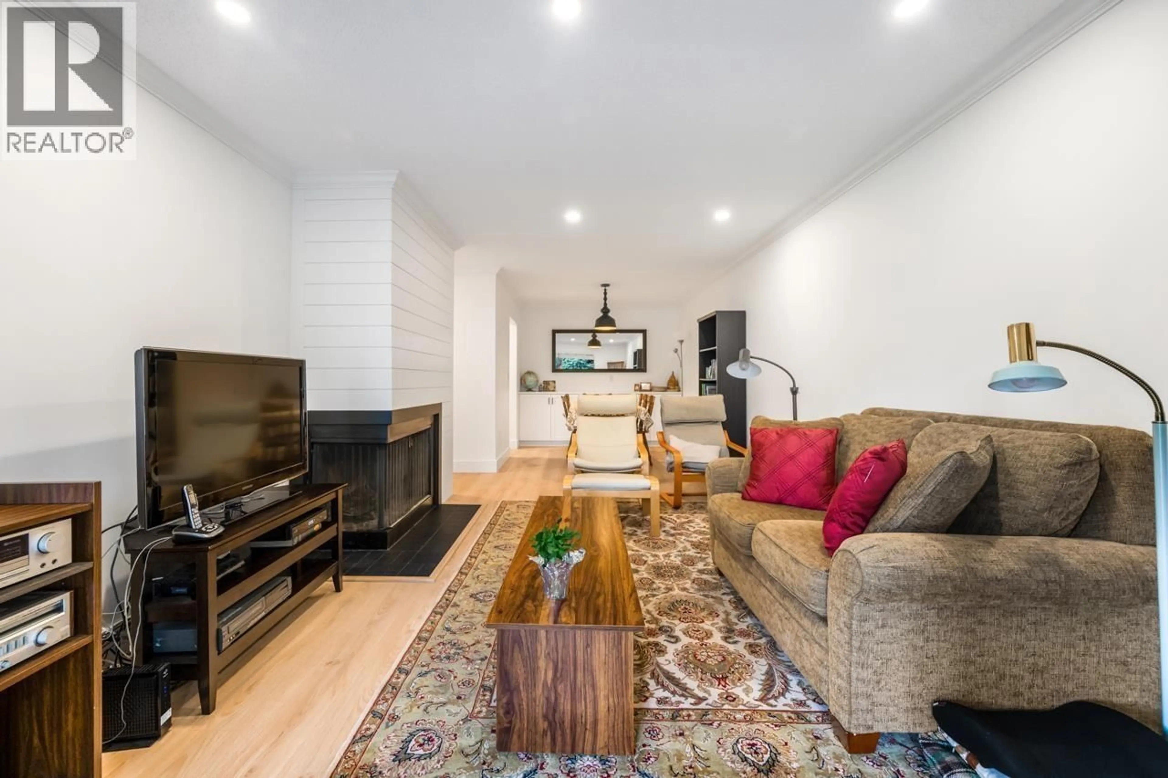 Living room with furniture, wood/laminate floor for 118 - 7631 STEVESTON HIGHWAY, Richmond British Columbia V7A4L7