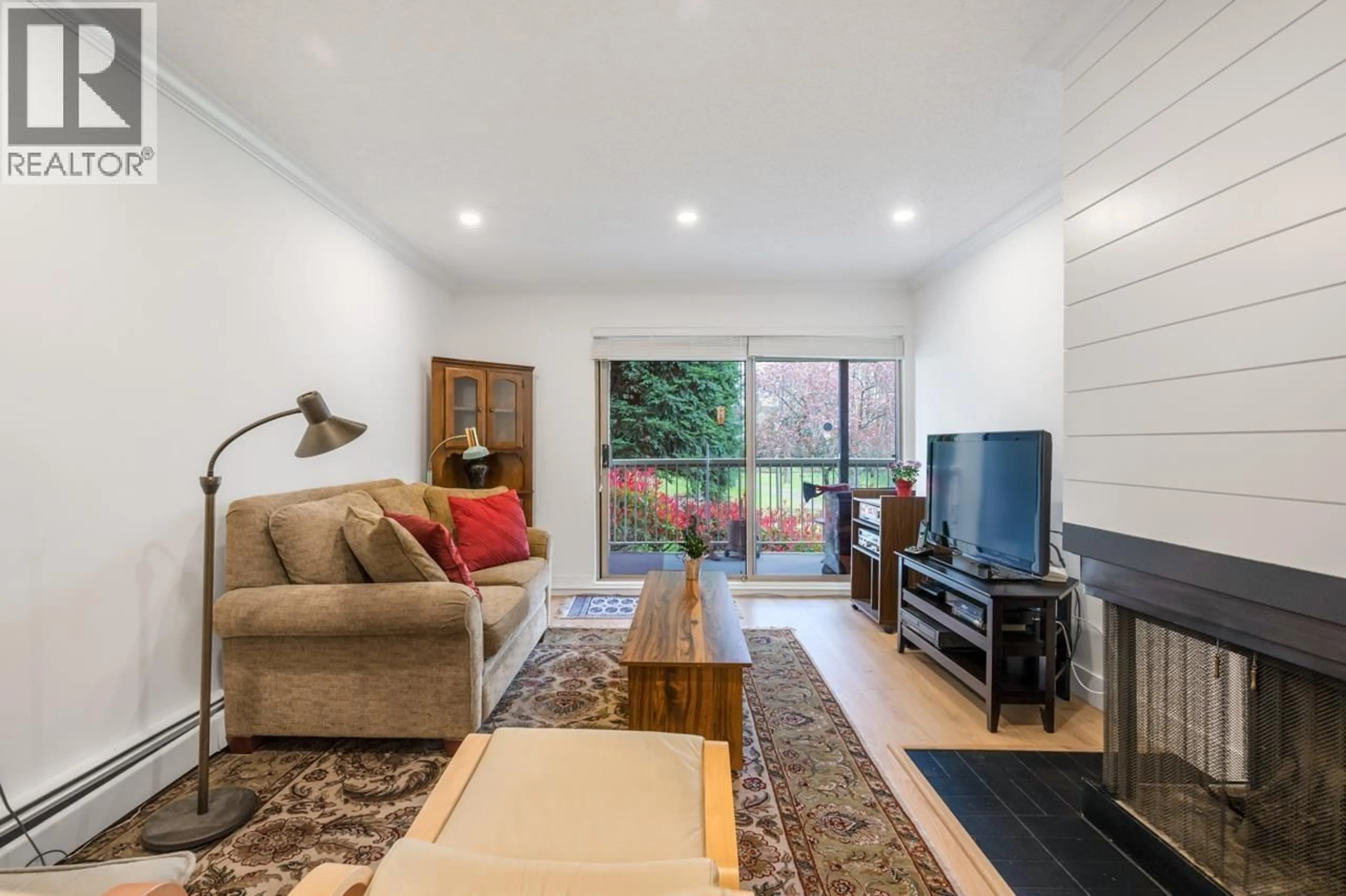 Living room with furniture, wood/laminate floor for 118 - 7631 STEVESTON HIGHWAY, Richmond British Columbia V7A4L7