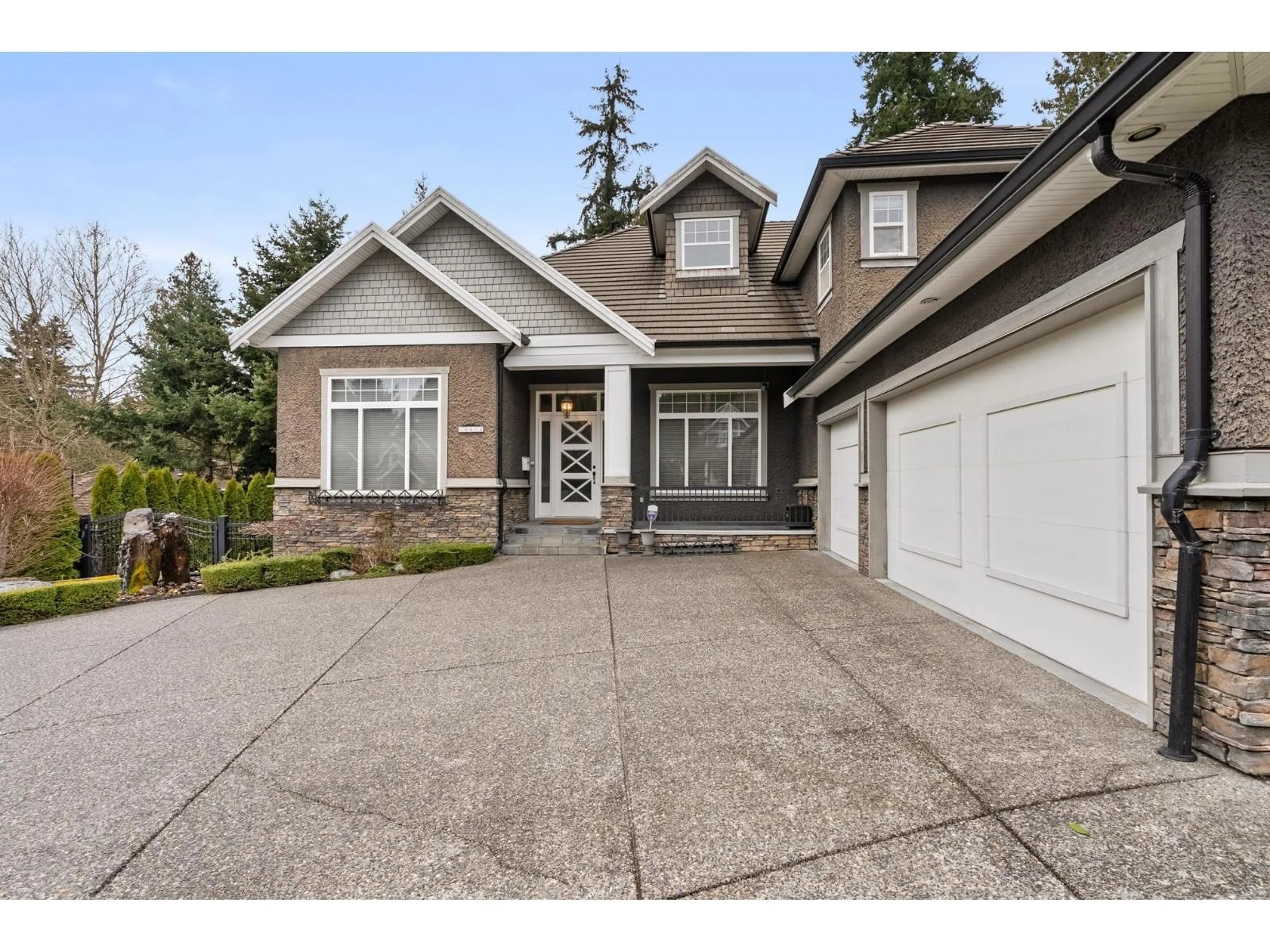 Home with vinyl exterior material, street for 14433 33A, Surrey British Columbia V4P3N5