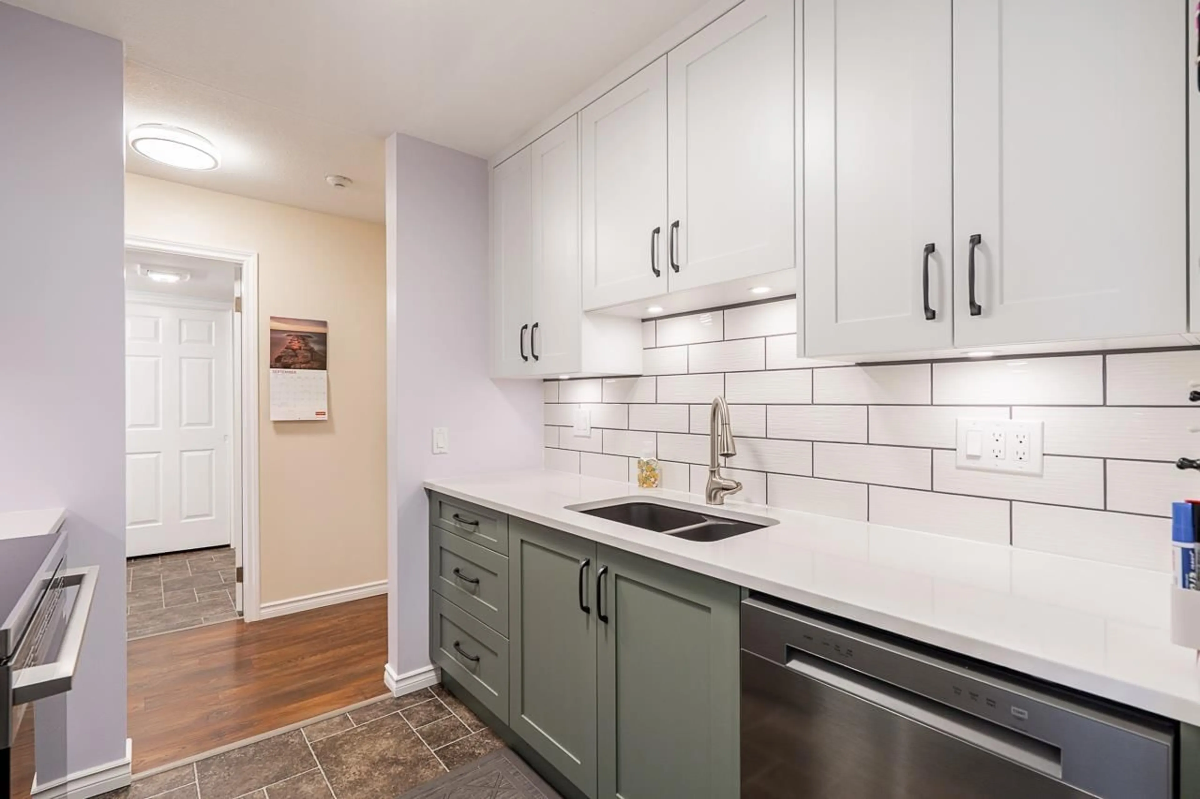 Standard kitchen, ceramic/tile floor for 216 - 33535 KING, Abbotsford British Columbia V2S6Z5