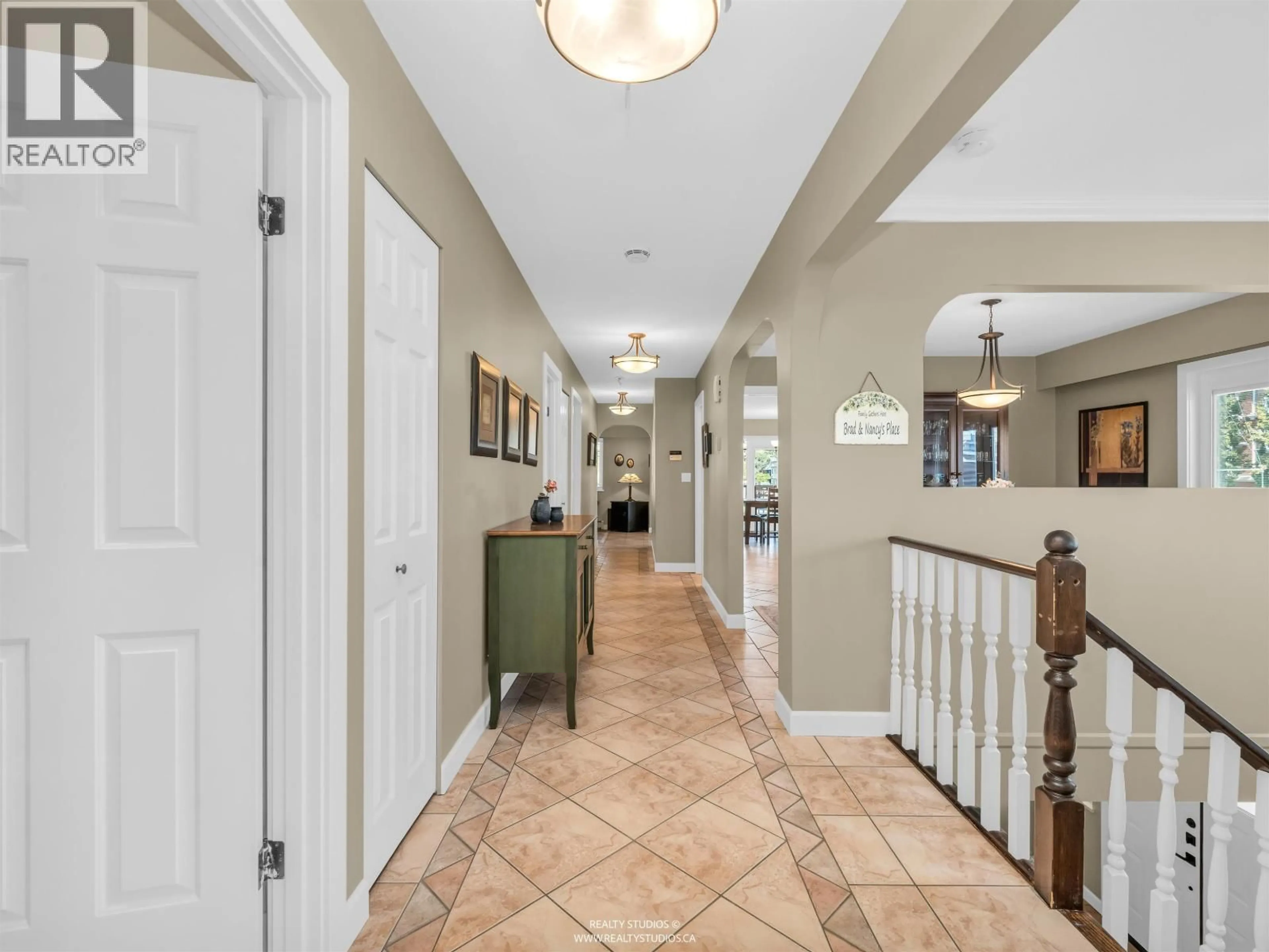 Indoor entryway for 51 GILMORE AVENUE, Burnaby British Columbia V5C4P4