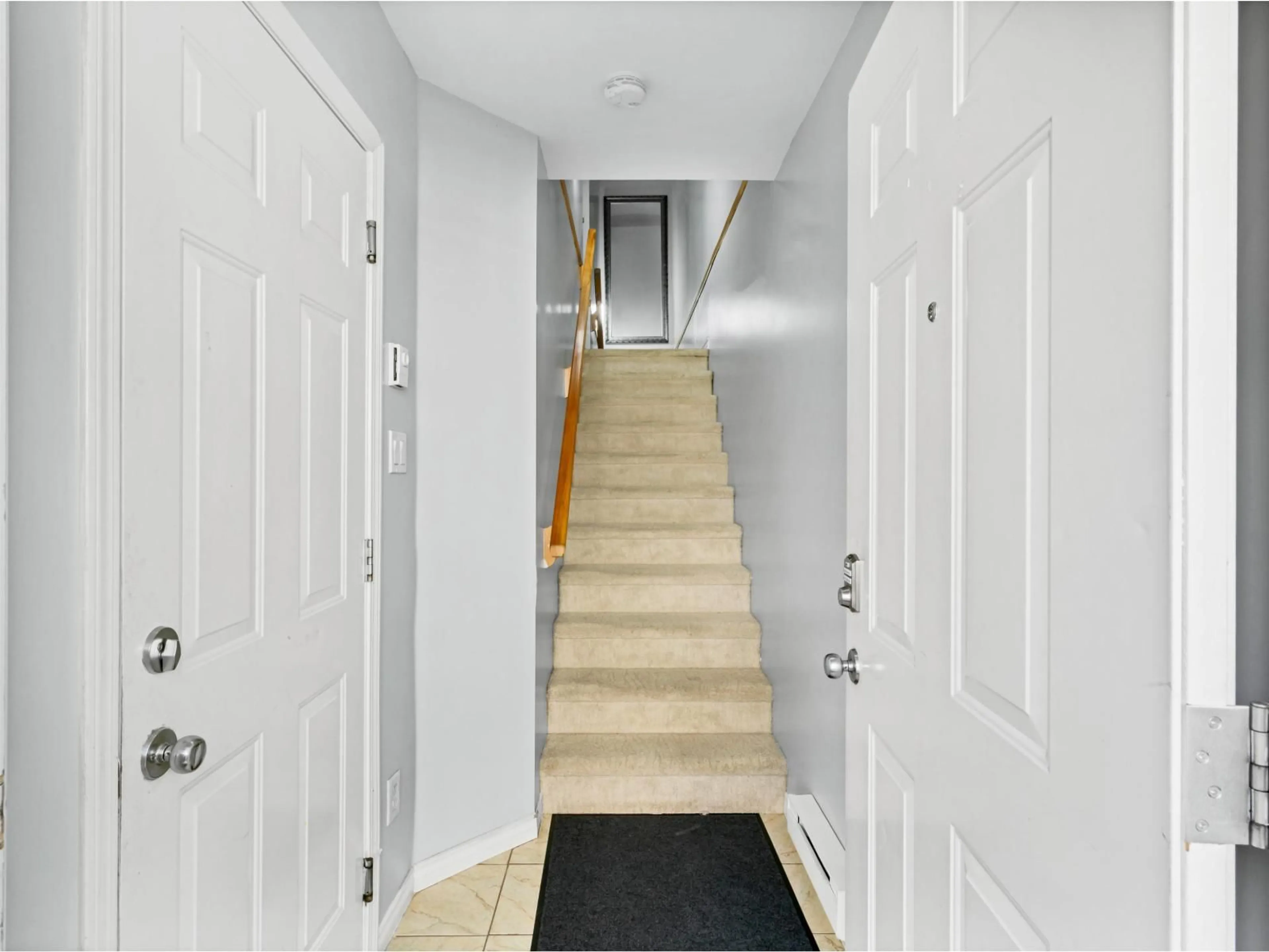 Indoor foyer for 9 - 12730 66, Surrey British Columbia V3W1P3