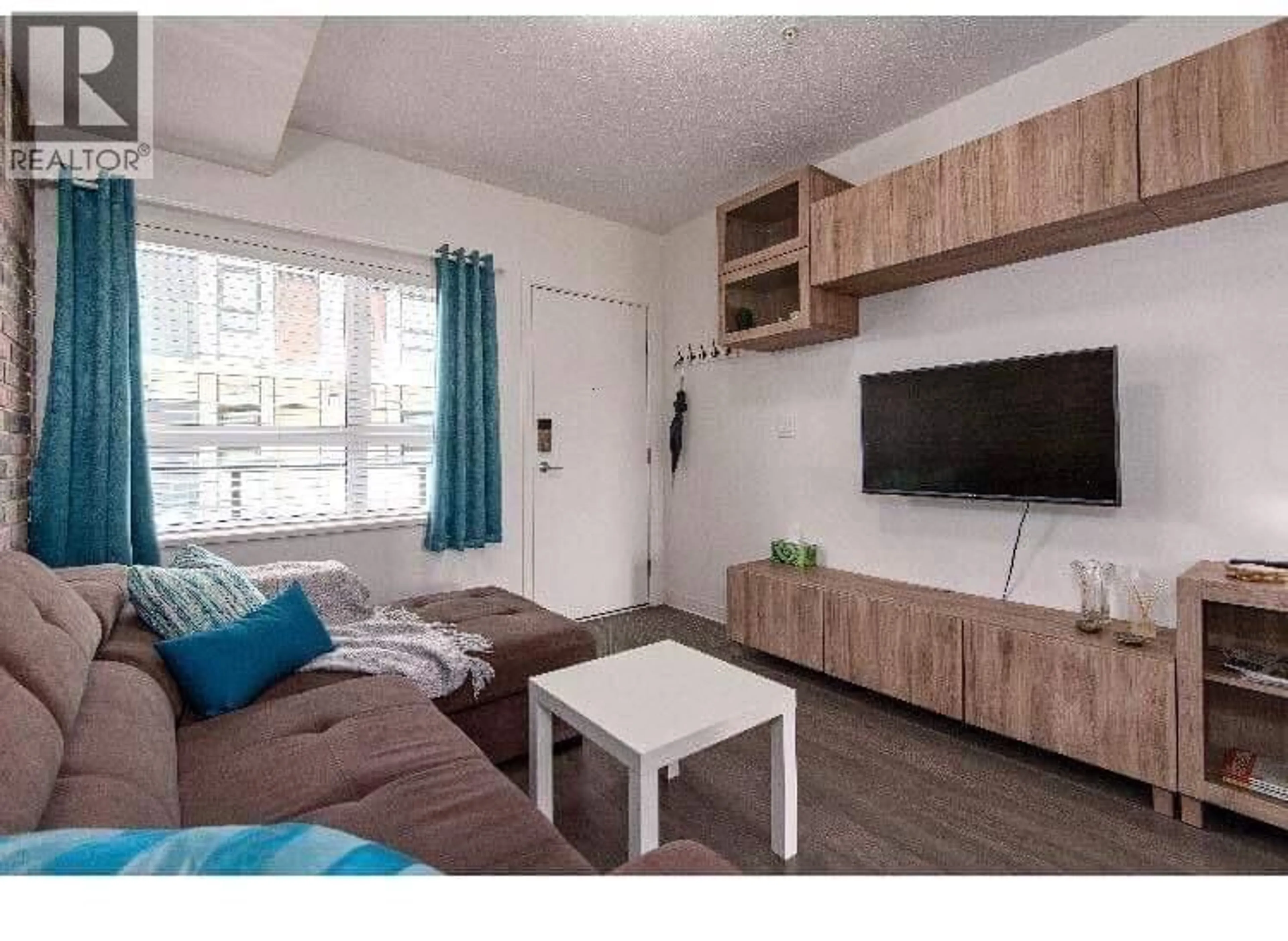 Living room with furniture, wood/laminate floor for 418 - 138 EAST HASTINGS STREET, Vancouver British Columbia V6A1N6