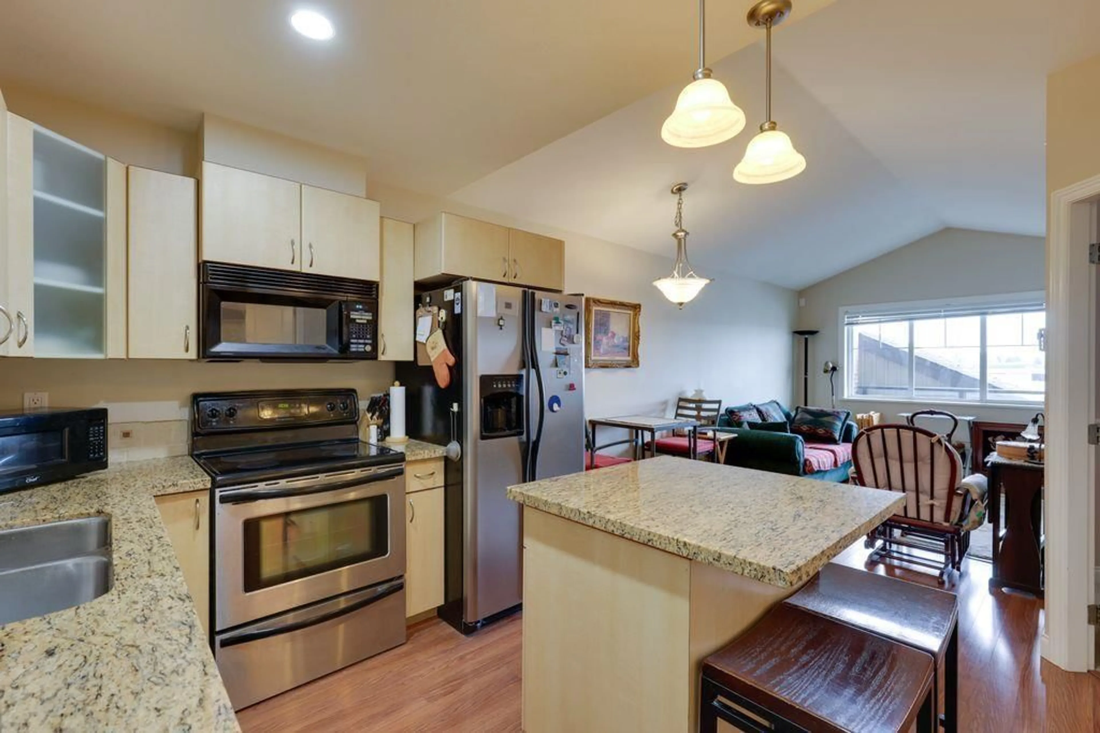 Open concept kitchen, unknown for 317 - 19774 56, Langley British Columbia V3A3X6